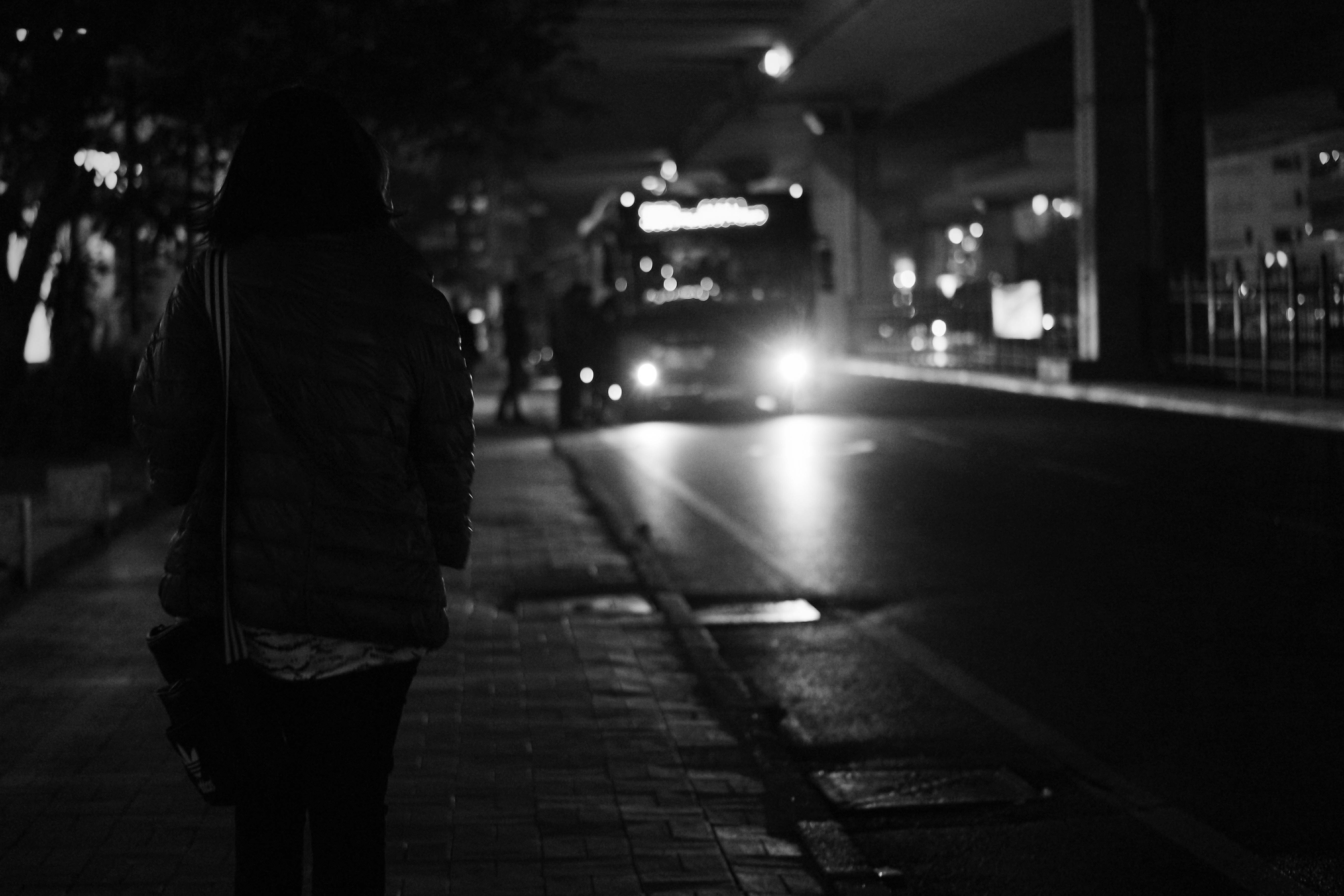 Фото Девушки На Улице Ночью Без Лица