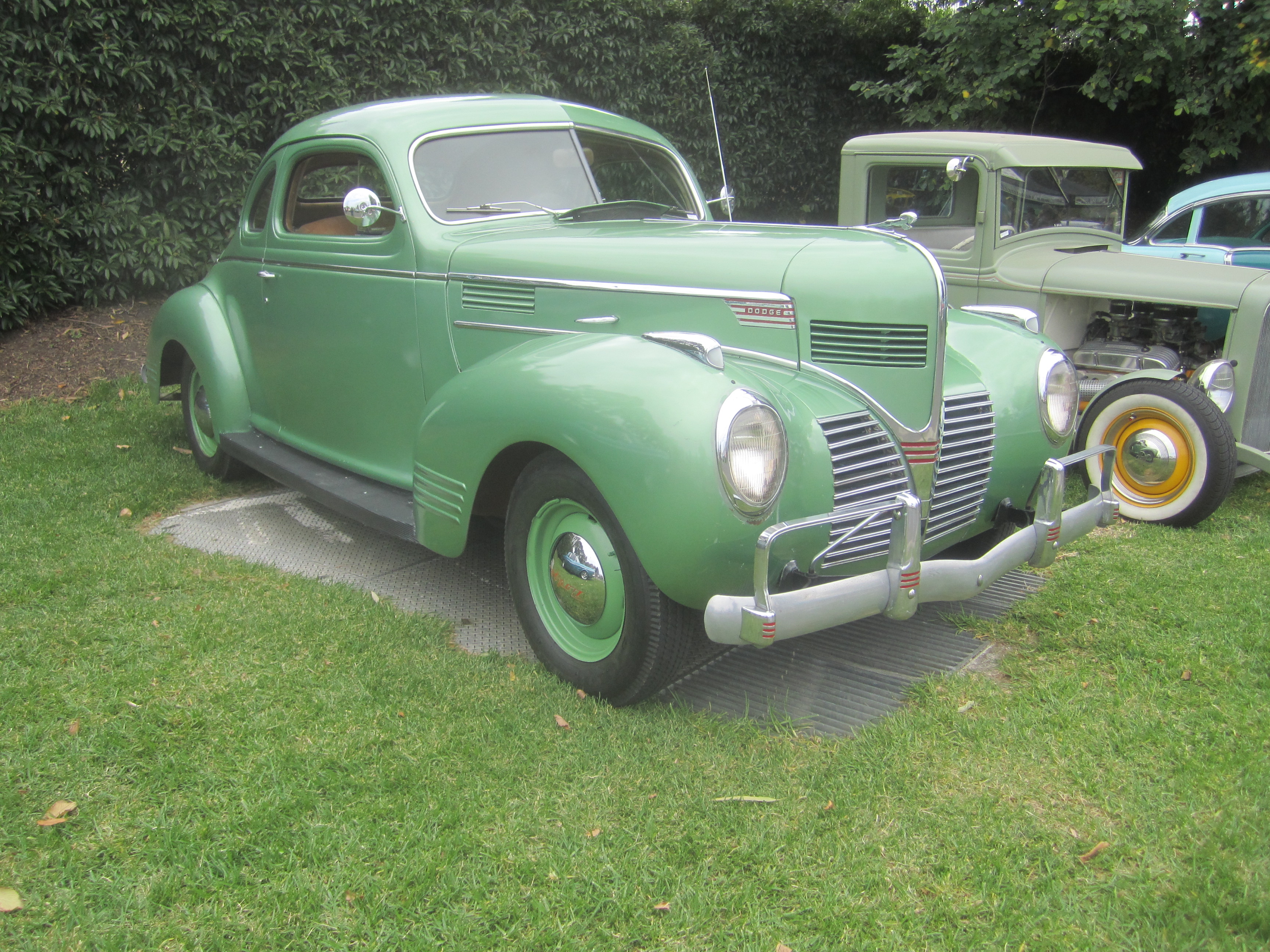 File:1939 Dodge Luxury Liner Coupe.jpg - Wikimedia Commons
