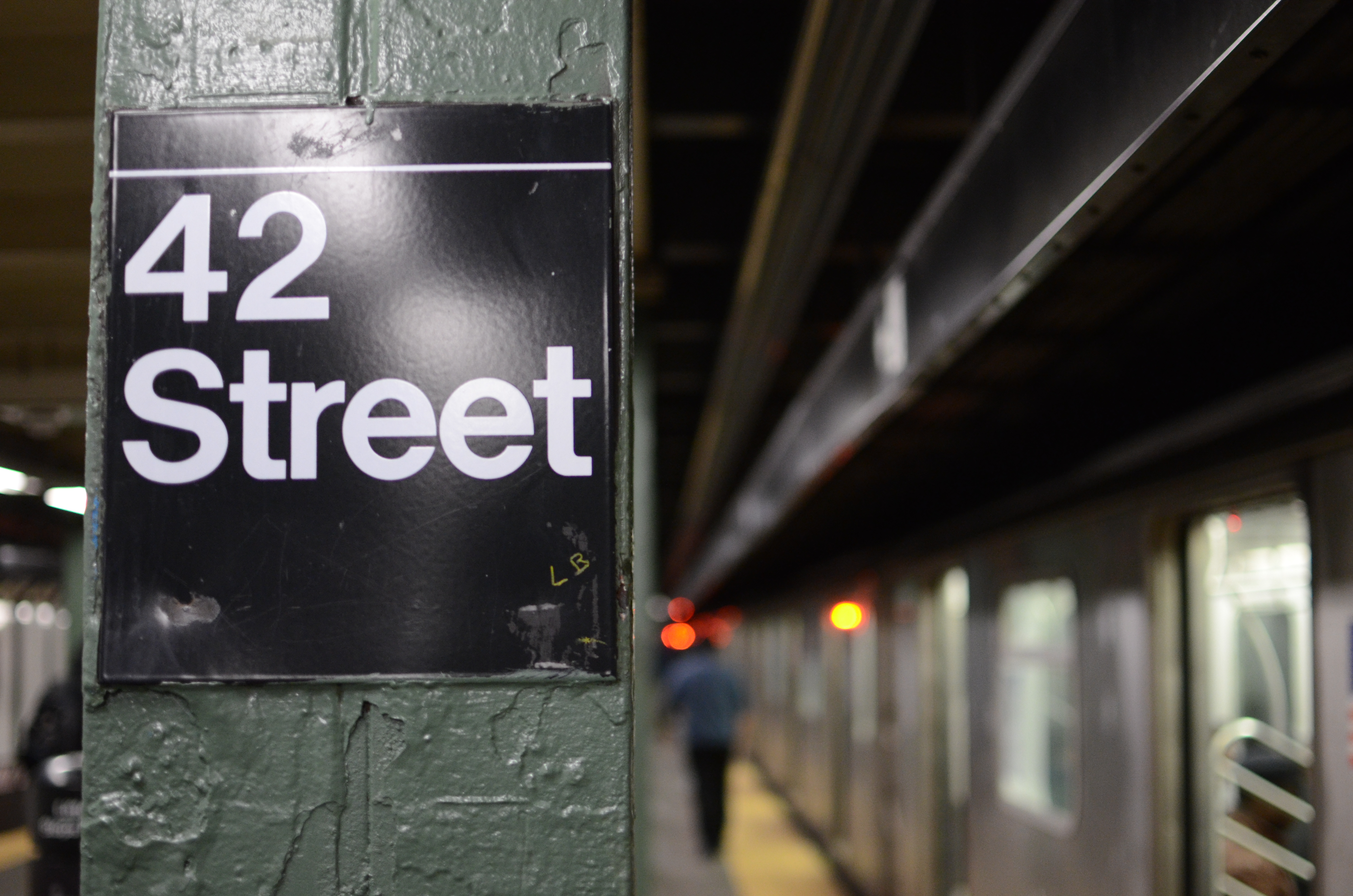 File:42nd Street sign New York subway.JPG - Wikimedia Commons