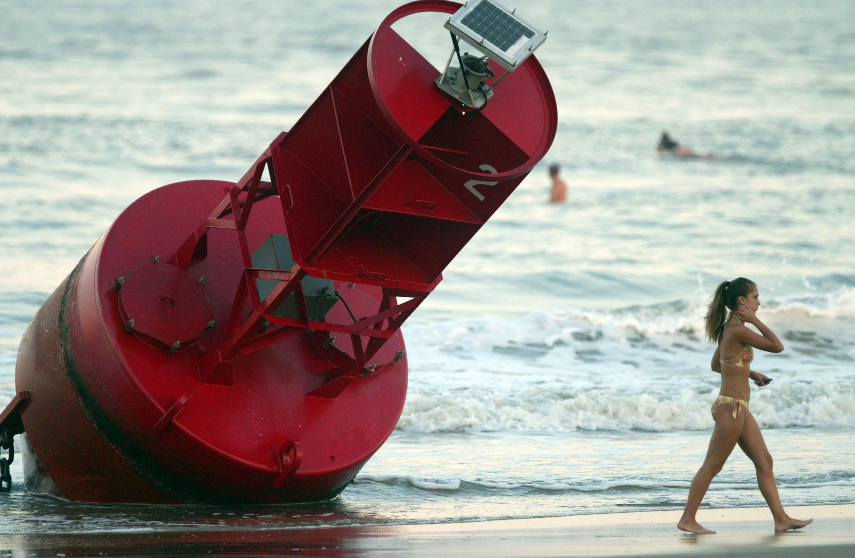 When a buoy sees a beautiful girl on the beach. - Album on Imgur