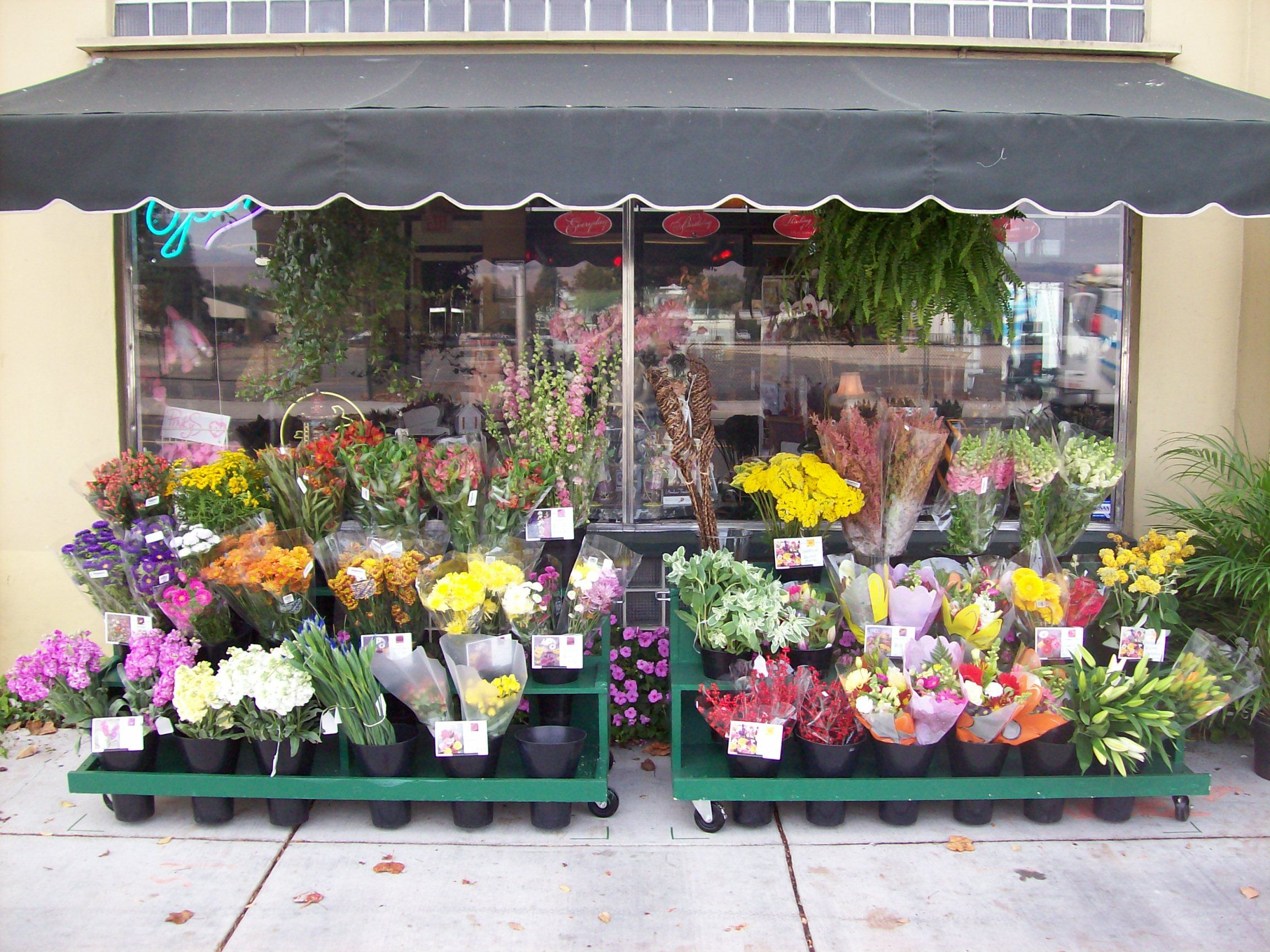 Choosing a Florist | Flower shops, Miniatures and Real flowers