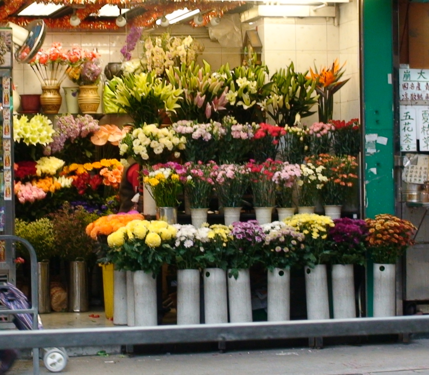 File:FlowerShop ShangHaiStreet HK.jpg - Wikimedia Commons