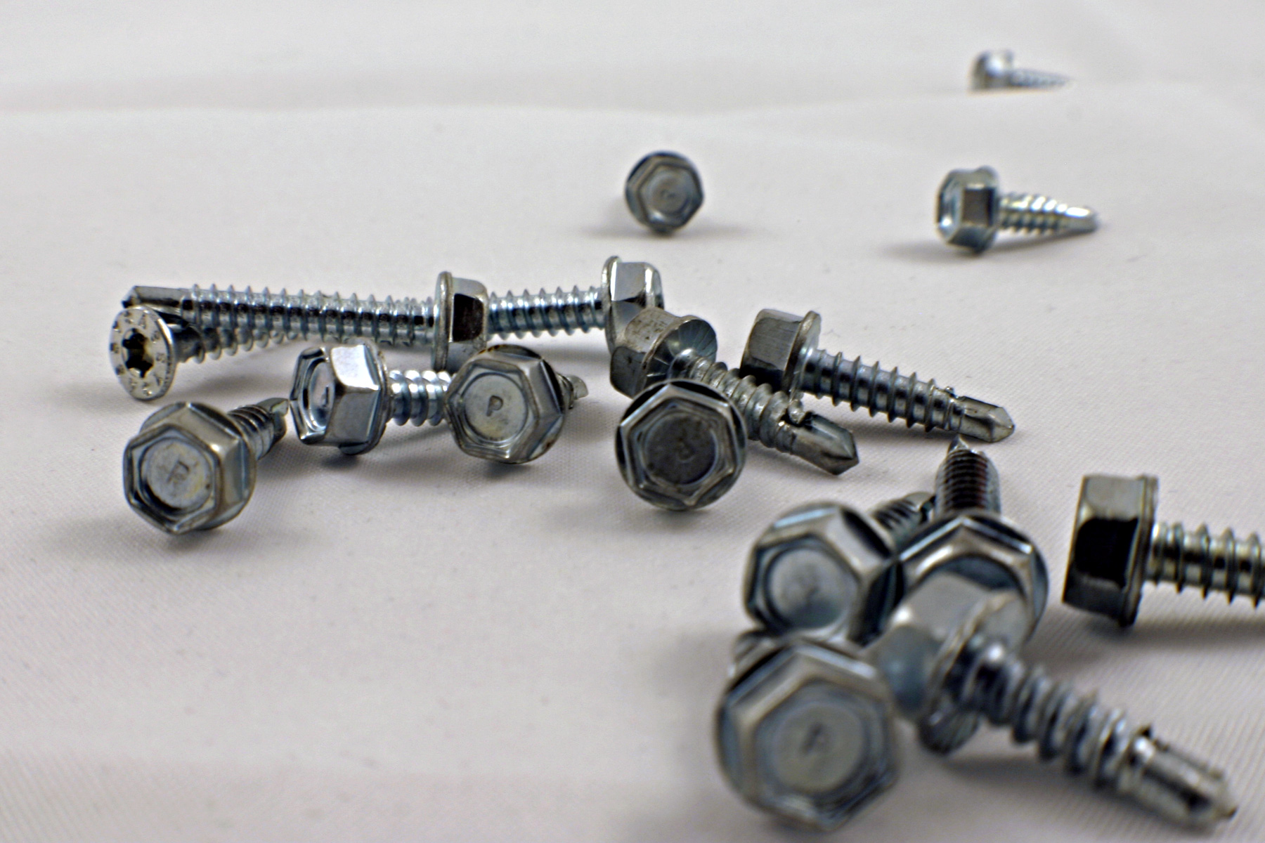 A pile of drill screws photo