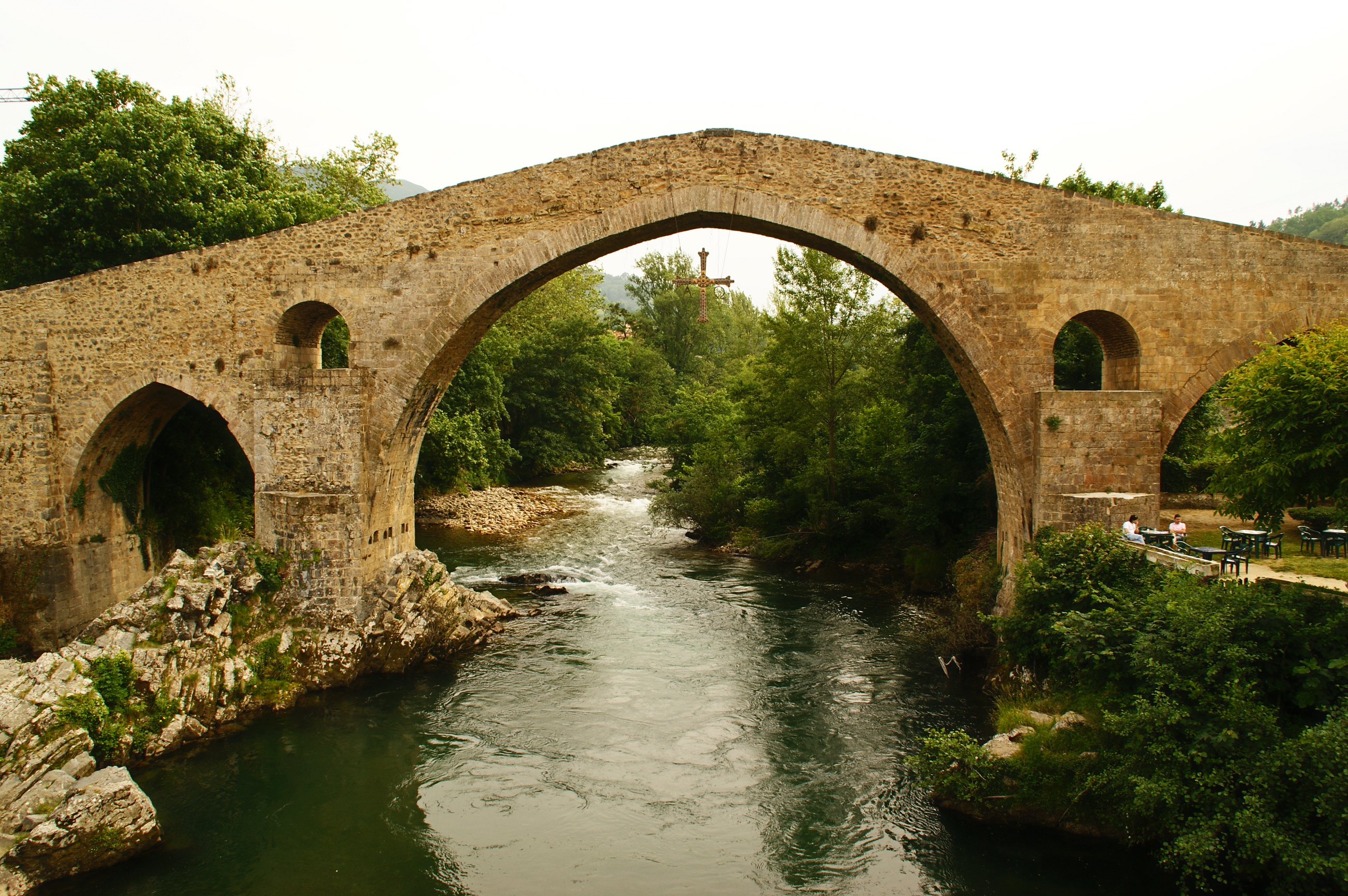 File:Roman bridge at Cangas 1 com.jpg - Wikimedia Commons
