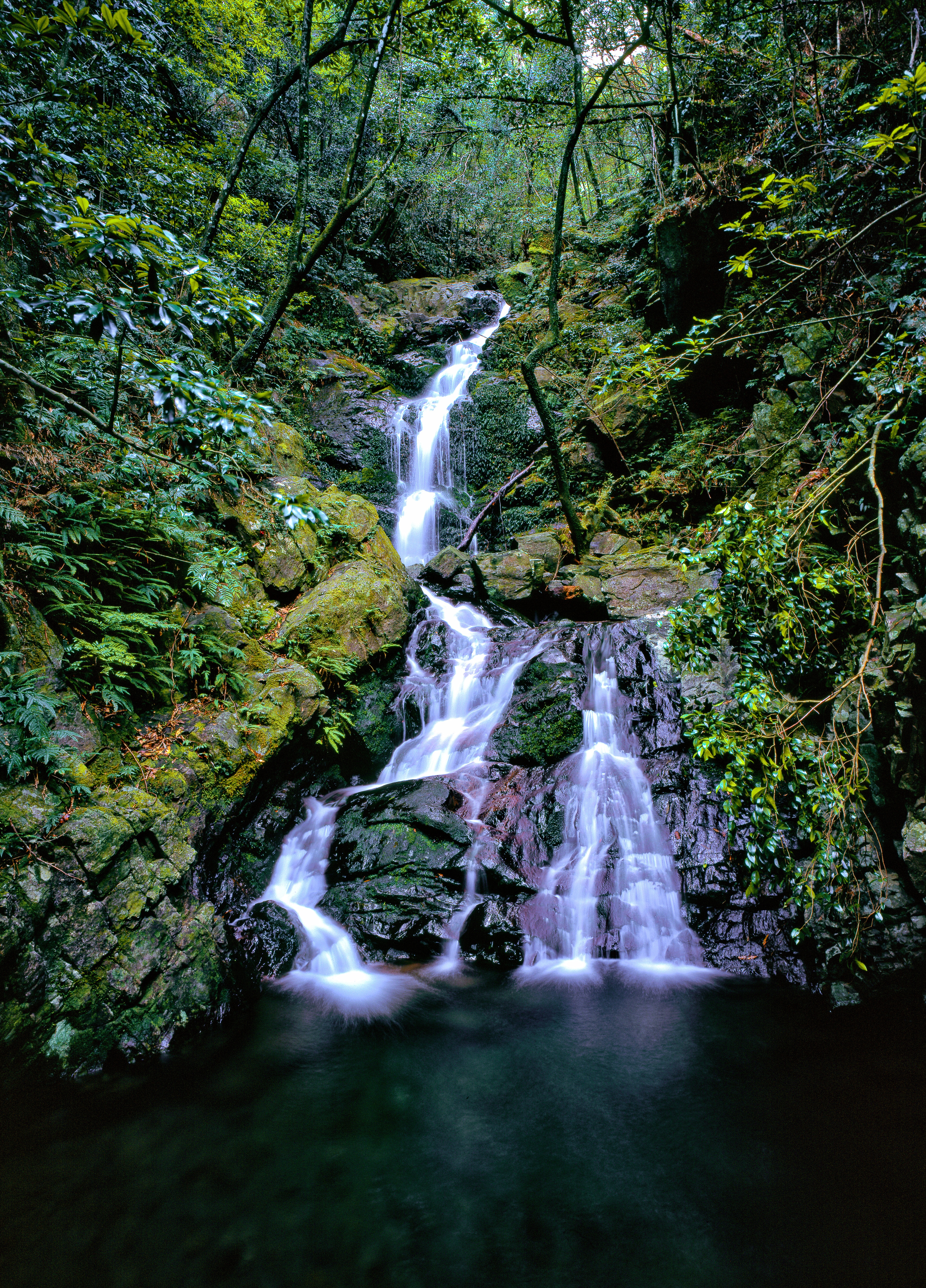 A small waterfall photo