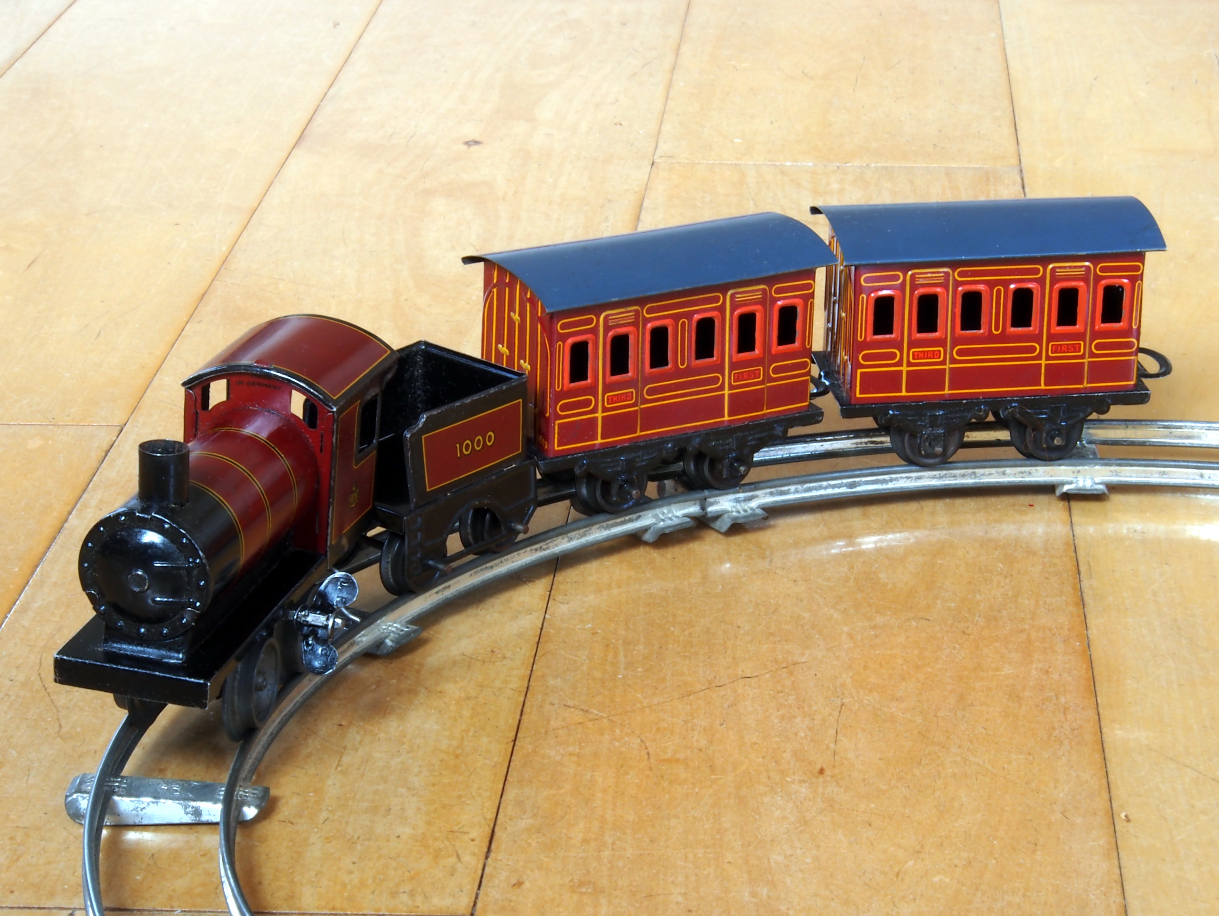 File:Made in Germany Tin clockwork toy train from around 1900 pic ...