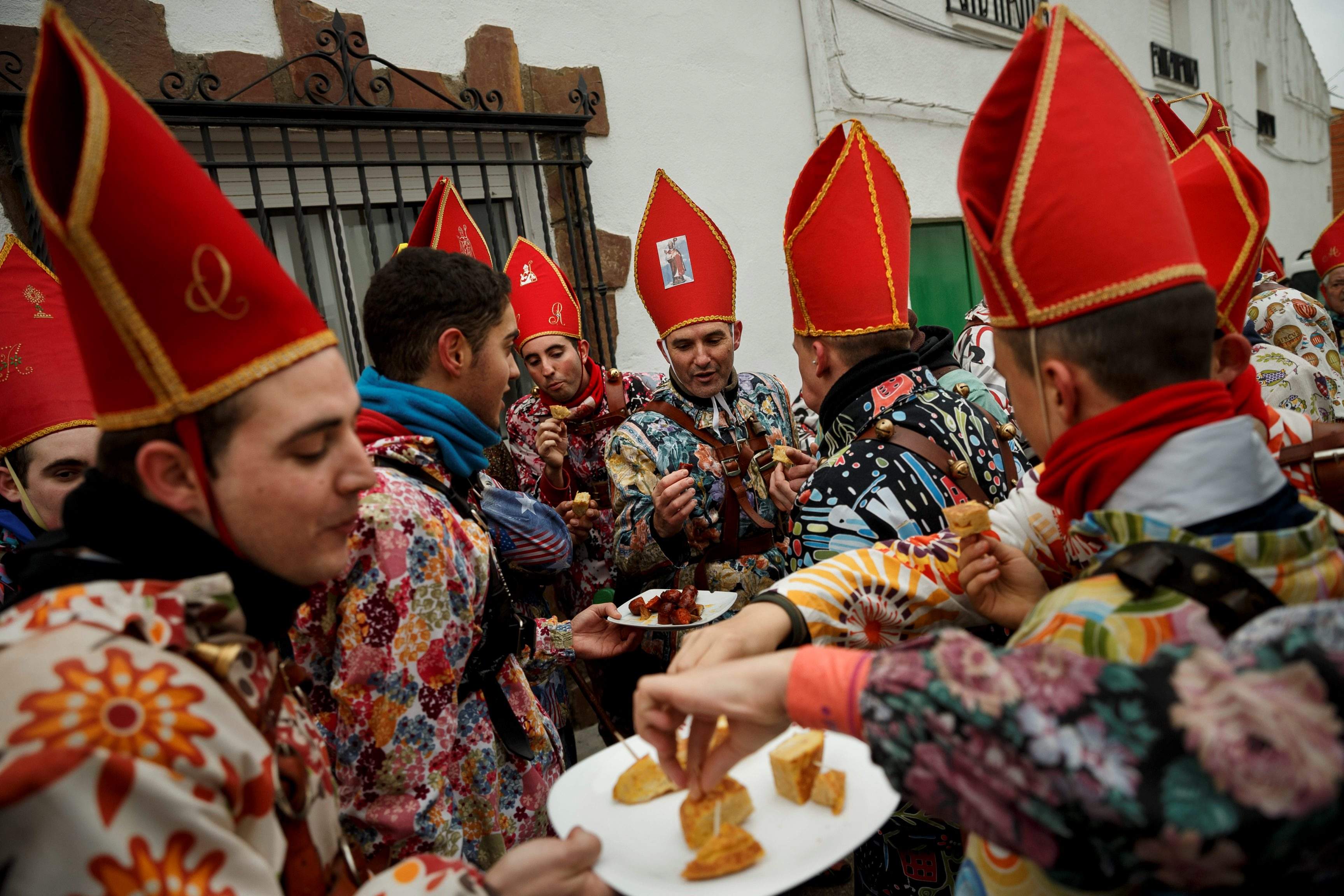 Spaniards clang bells in religious festival