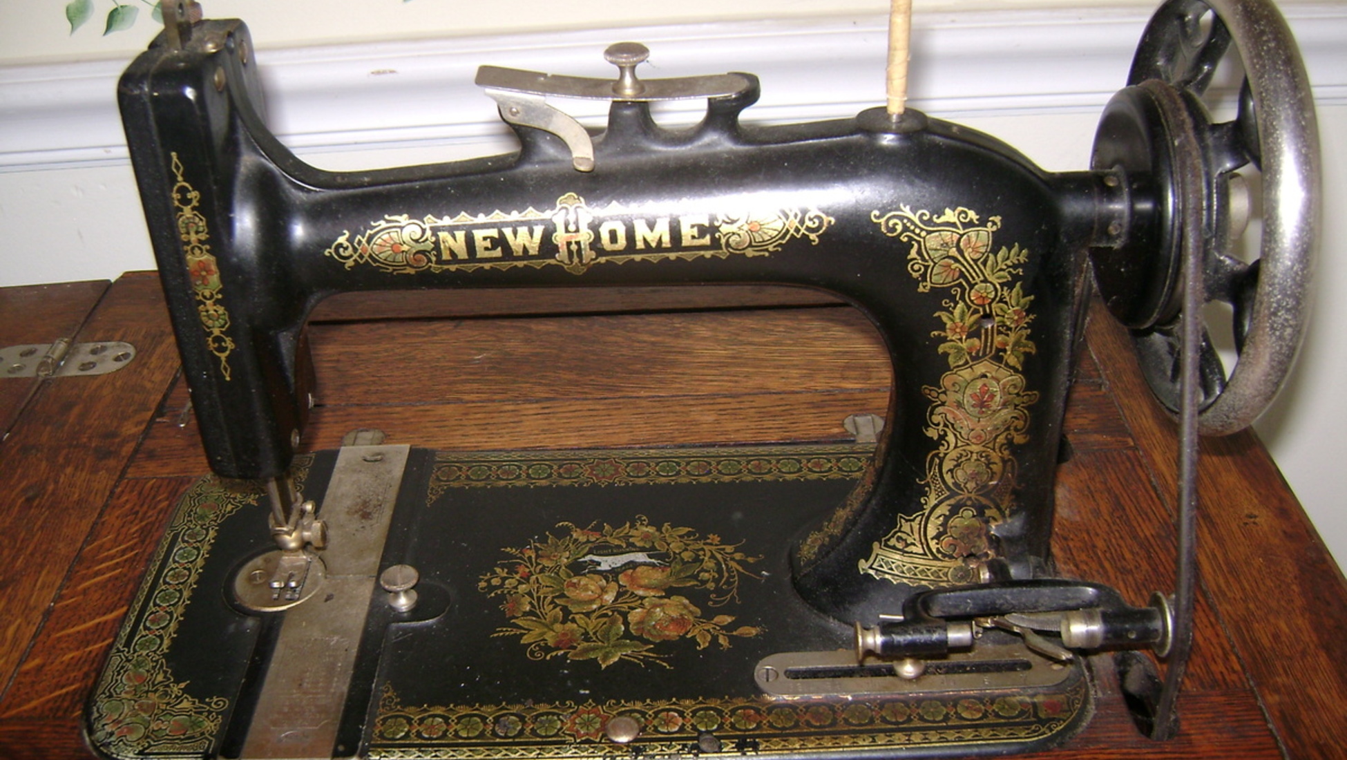 How to Determine the Value of Your Old Sewing Machine - Catawiki