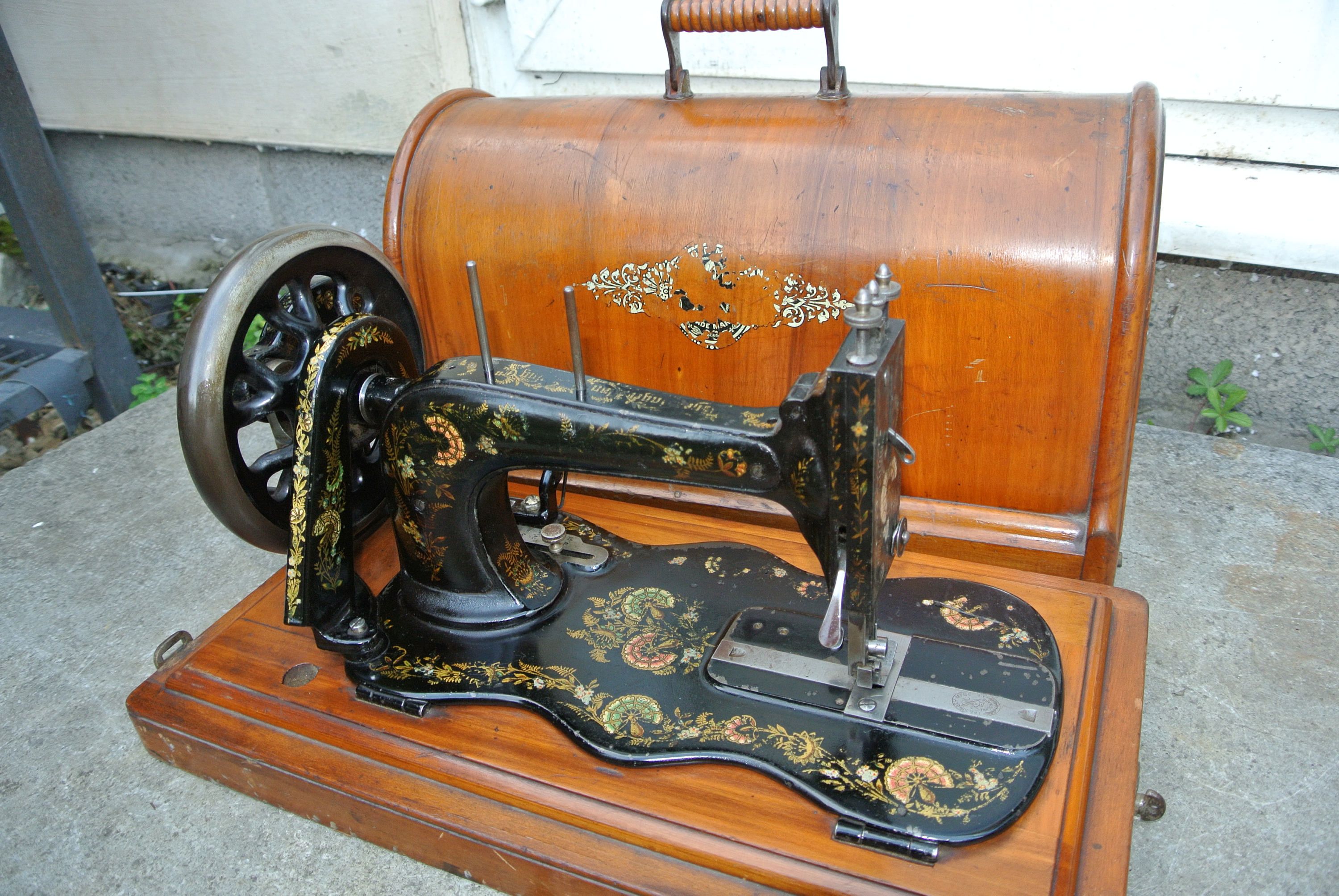 Pin by Zion Vintage Crafts on sewing machines | Pinterest | Antique ...