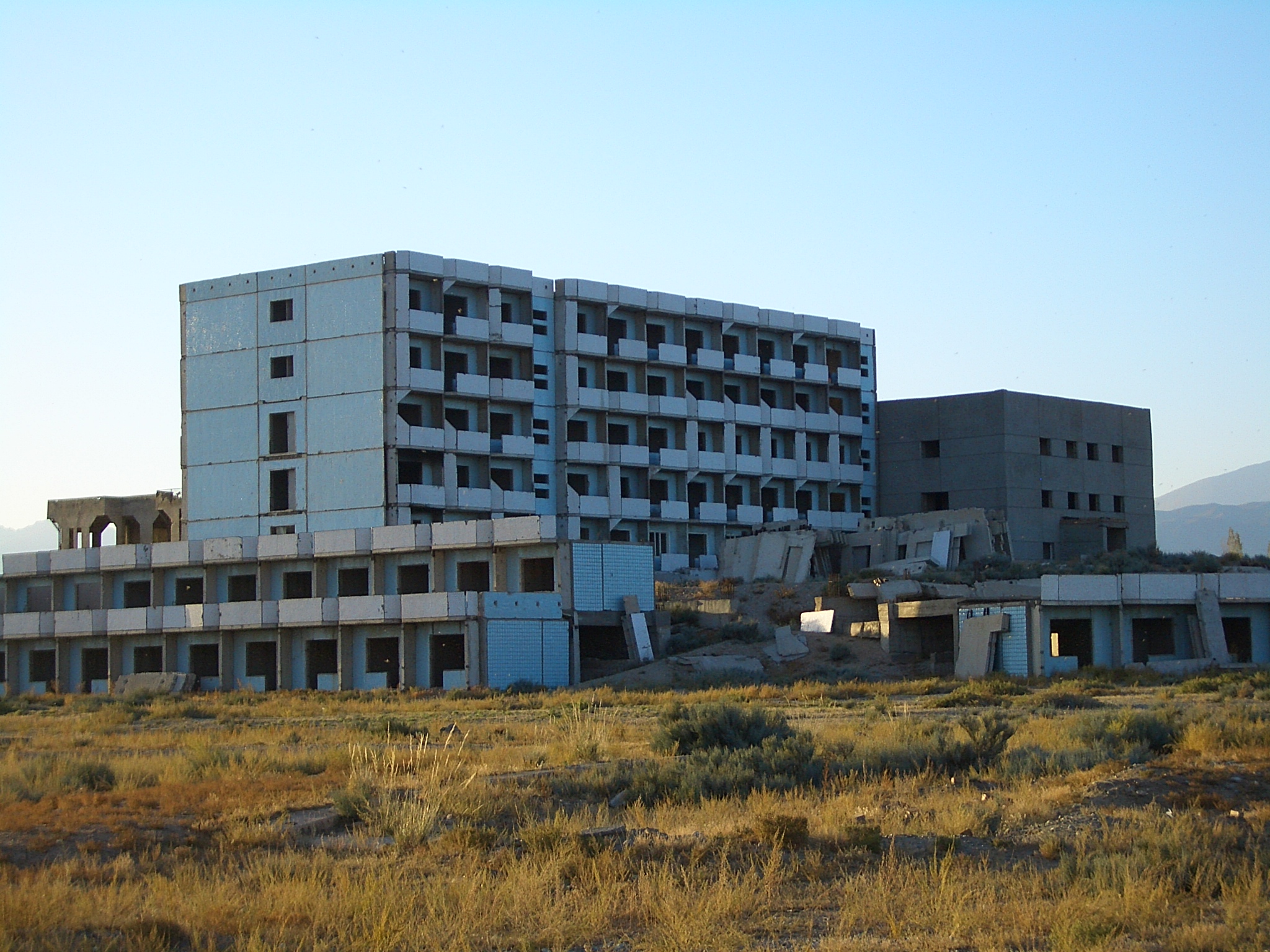 Fayl:E8332-Koshkol-abandoned-building.jpg - Vikipediya
