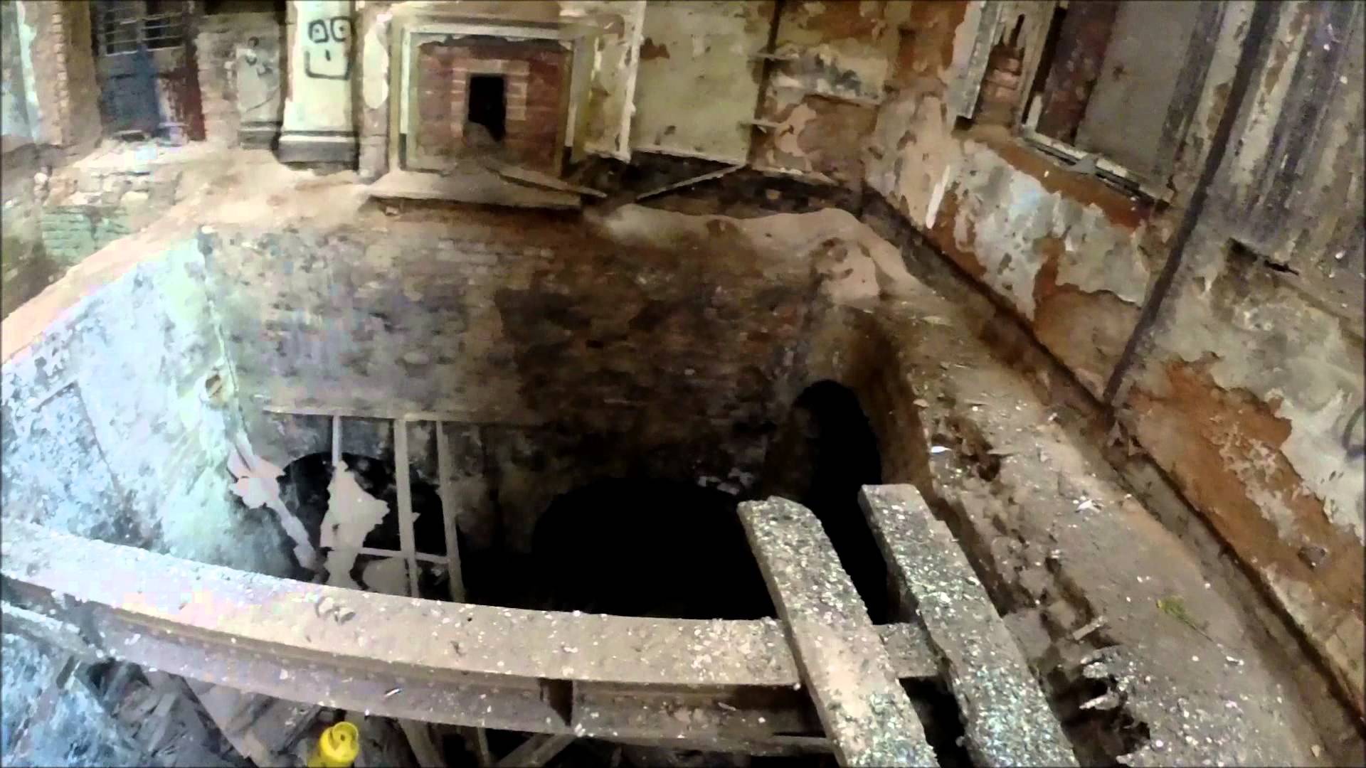 A Big Abandoned Building In Derby - YouTube