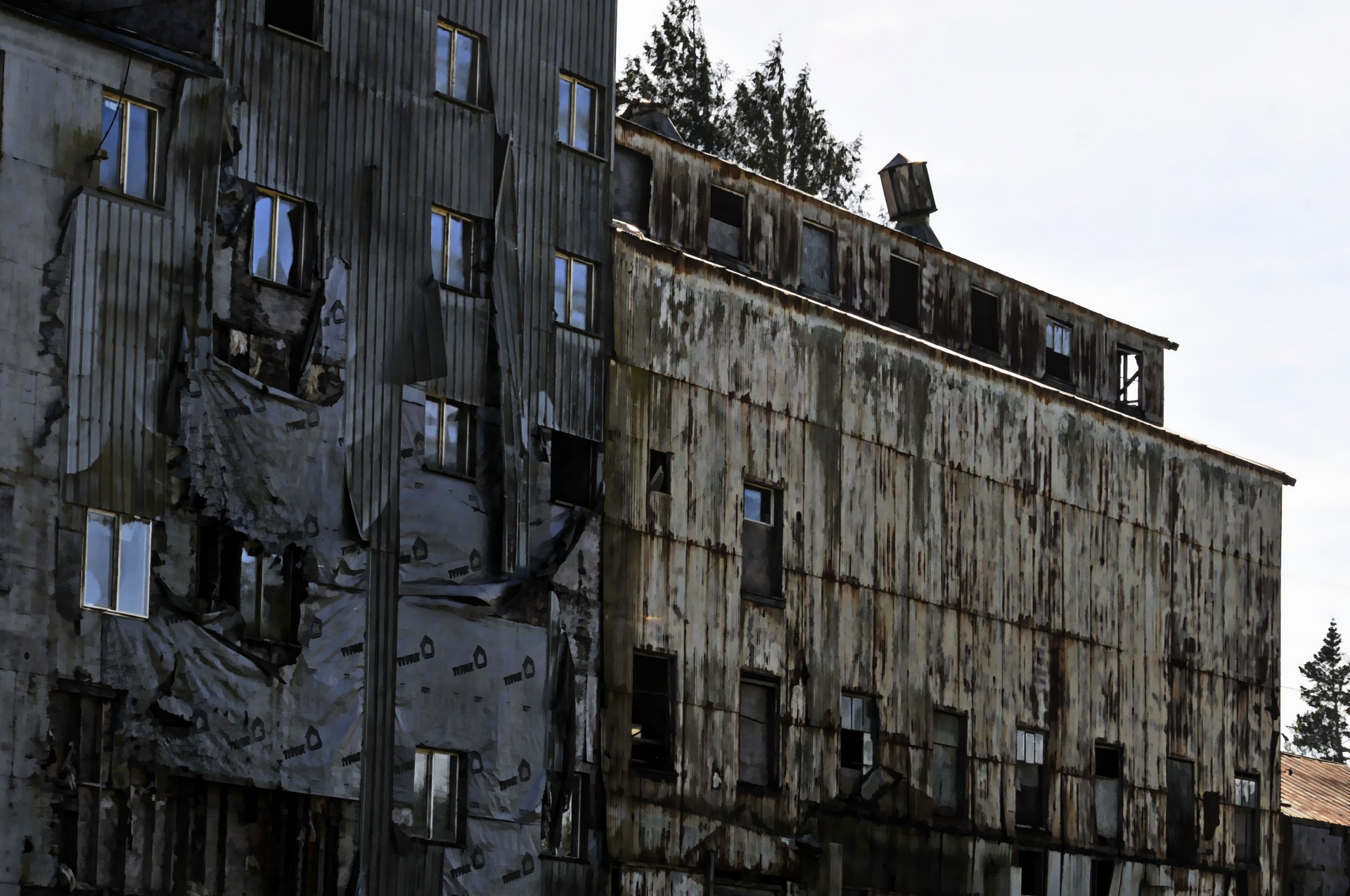 Abandoned factory photo