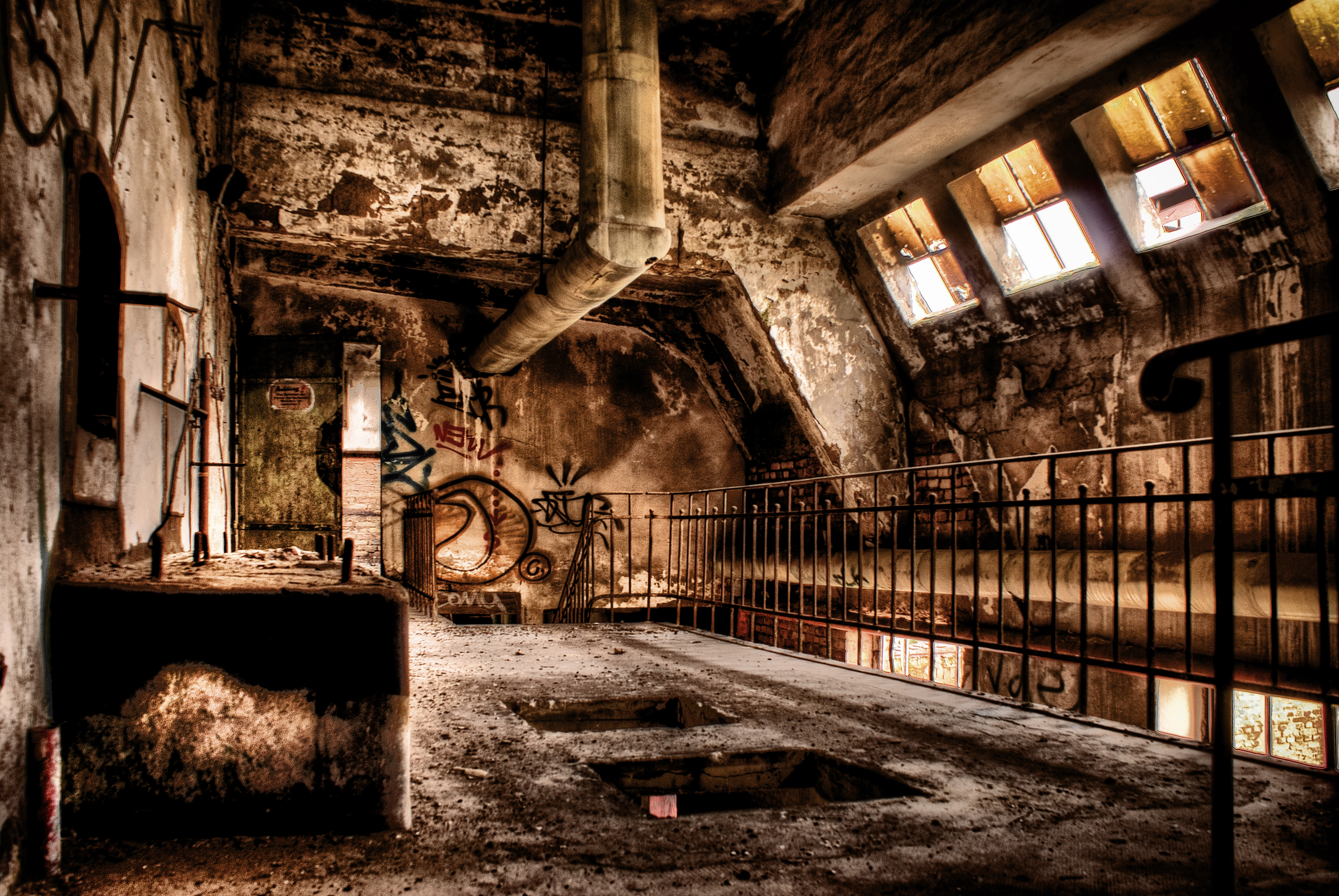 abandoned: interiors | eyesOfOdysseus