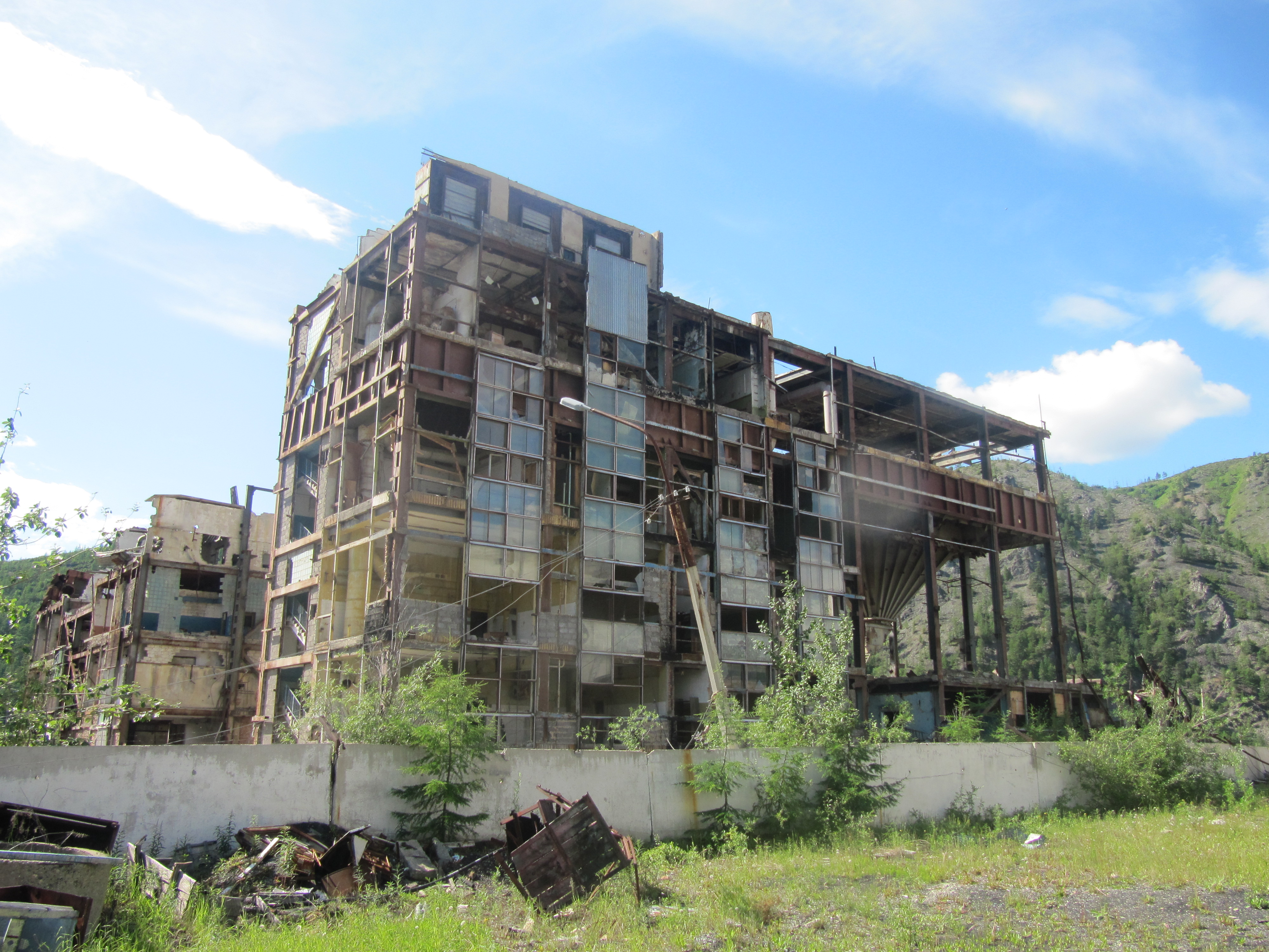 File:Laika ac Abandoned Factory (6479424935).jpg - Wikimedia Commons