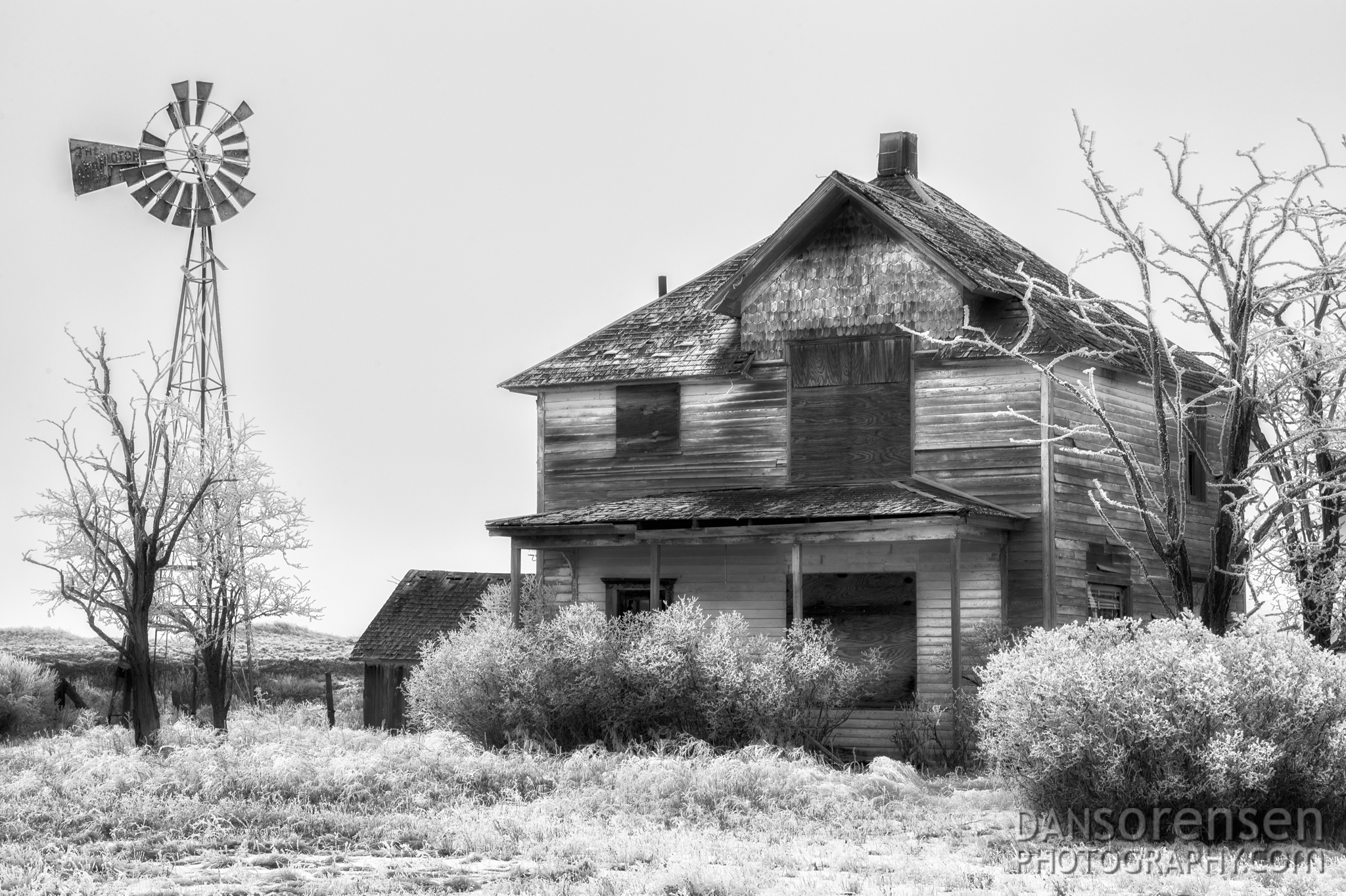 Abandoned house in the winter - Dan Sorensen Photography