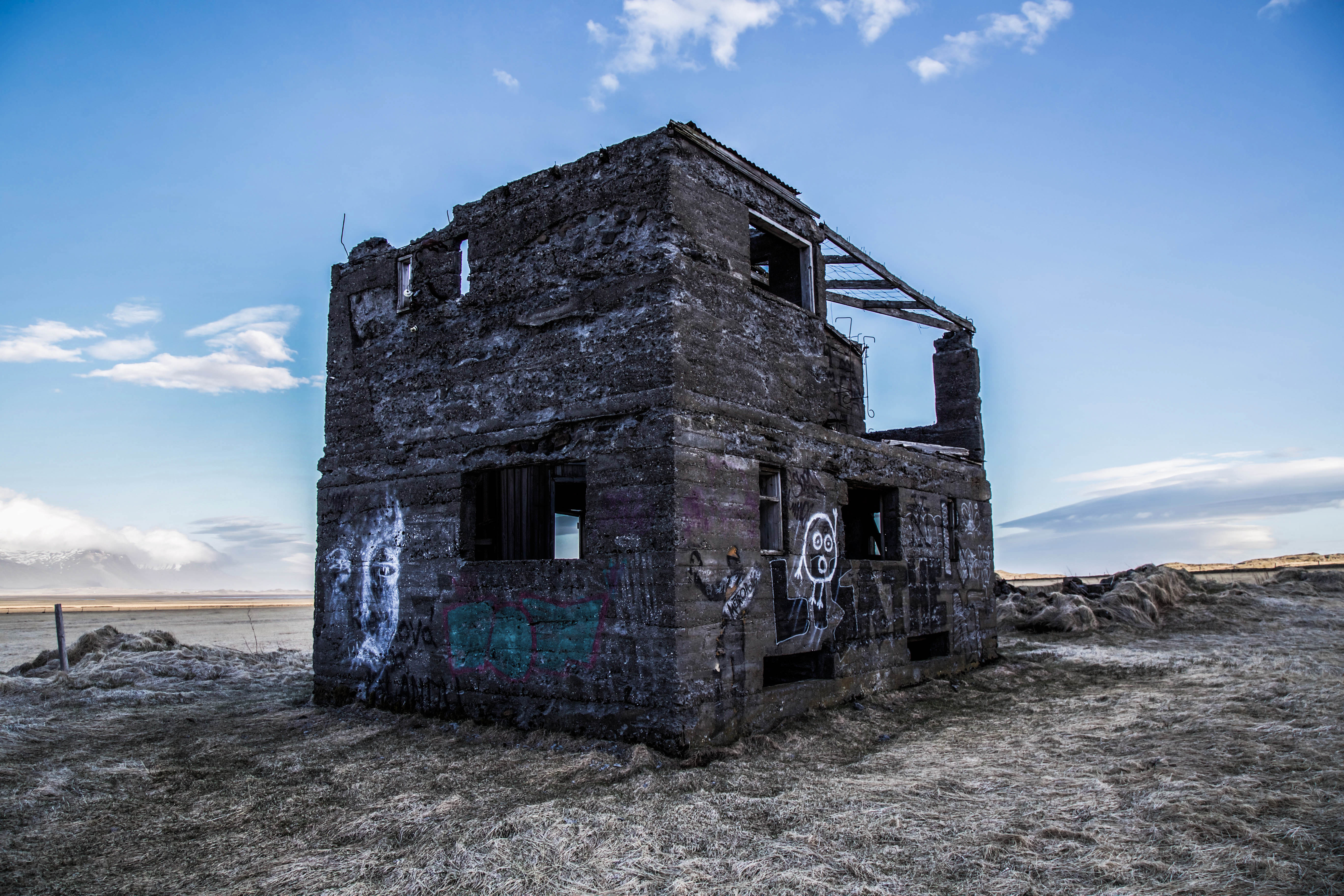 Abandoned House off of Route 1 in Iceland [5472 x 3648] [oc ...