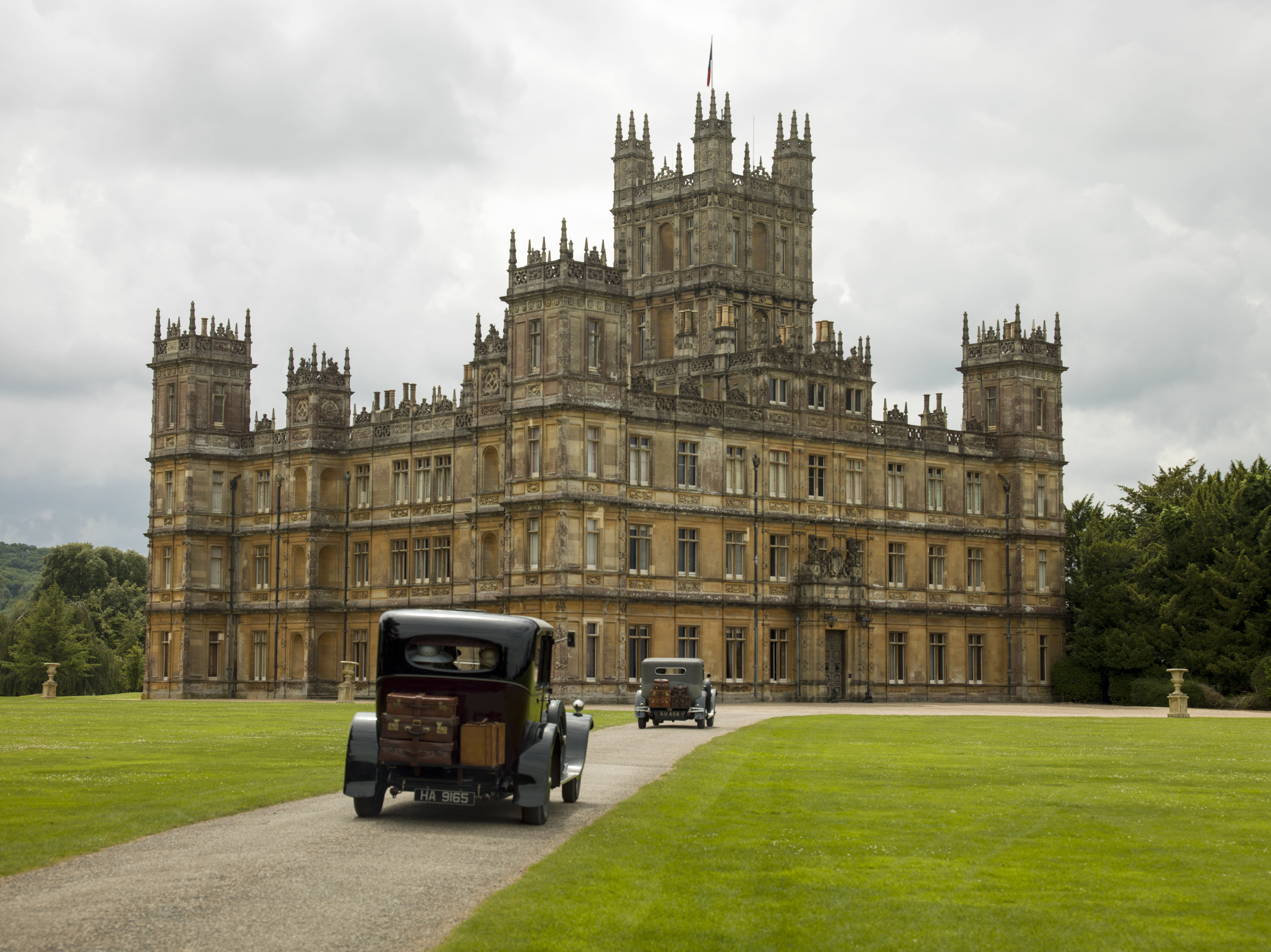 Downton Abbey: How Lord Grantham's Dog Got the Name Isis | Time