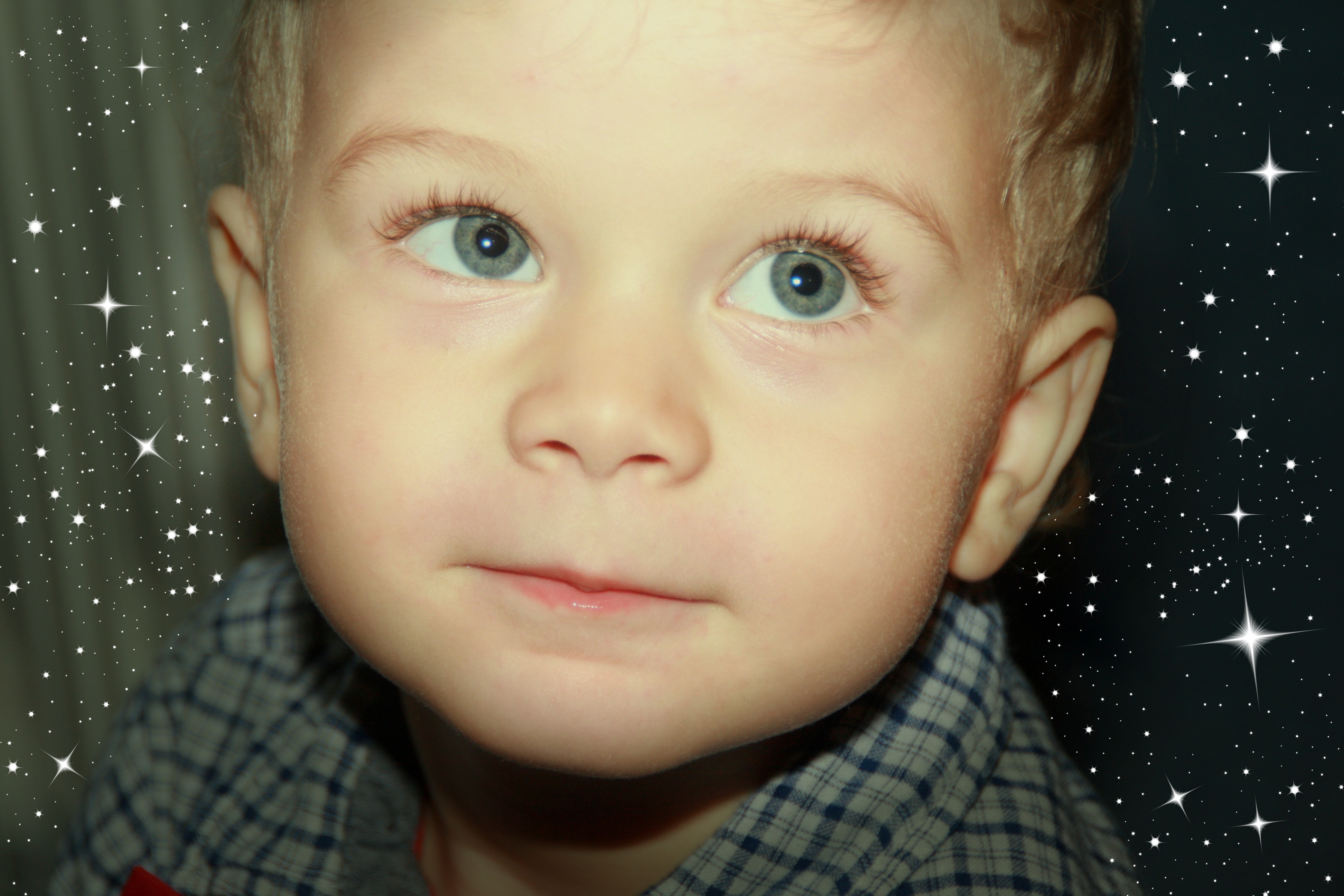 Песня глазами мальчика. Глаза мальчика. Мальчик с голубыми глазами. Фотопортрет мальчика с зелеными глазами. Фото глаза мальчика.