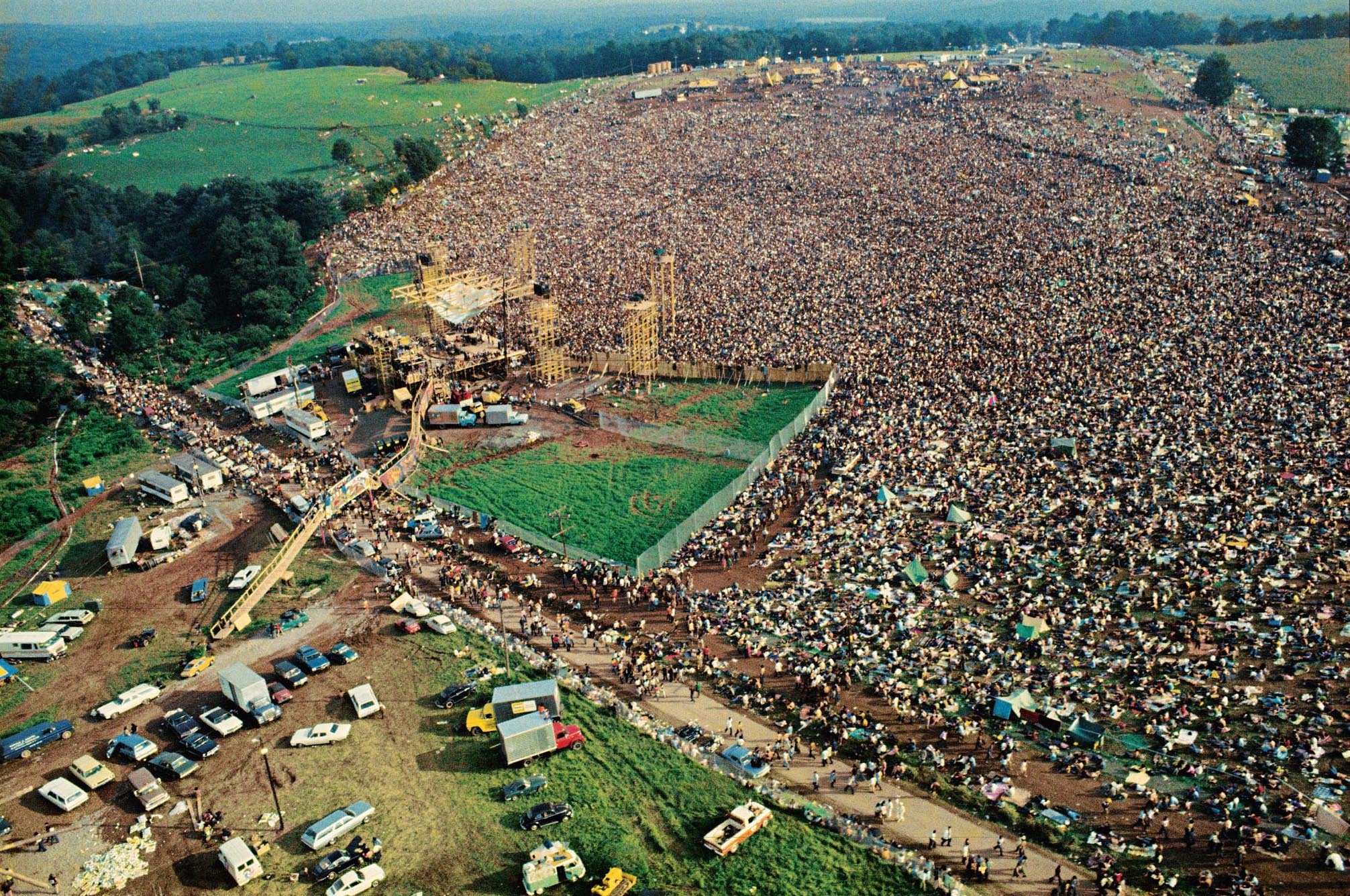 Aerial view of over 400,000 people at the Woodstock Music Festival ...