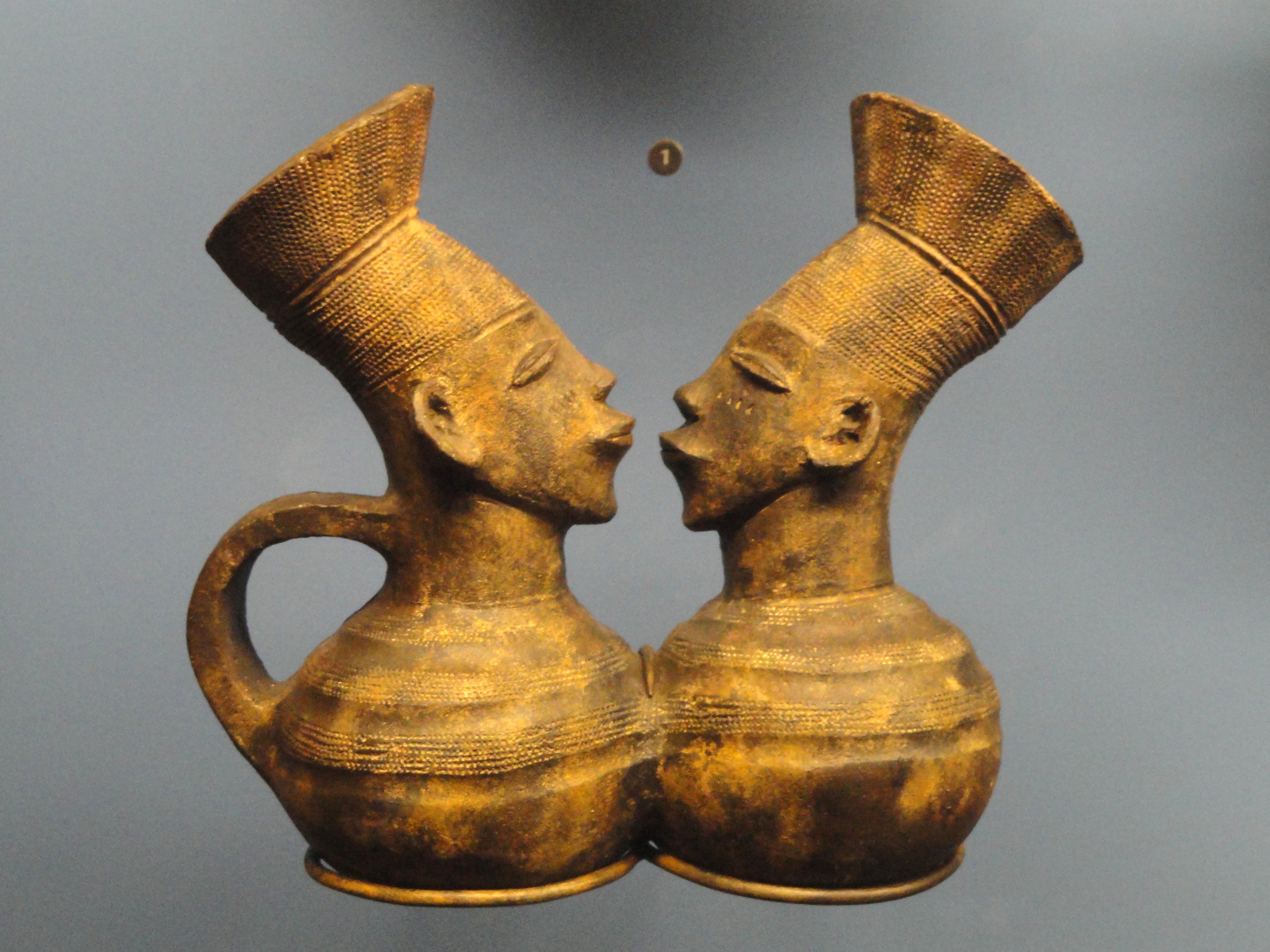 File:Pottery, Mangbetu - African objects in the American Museum of ...