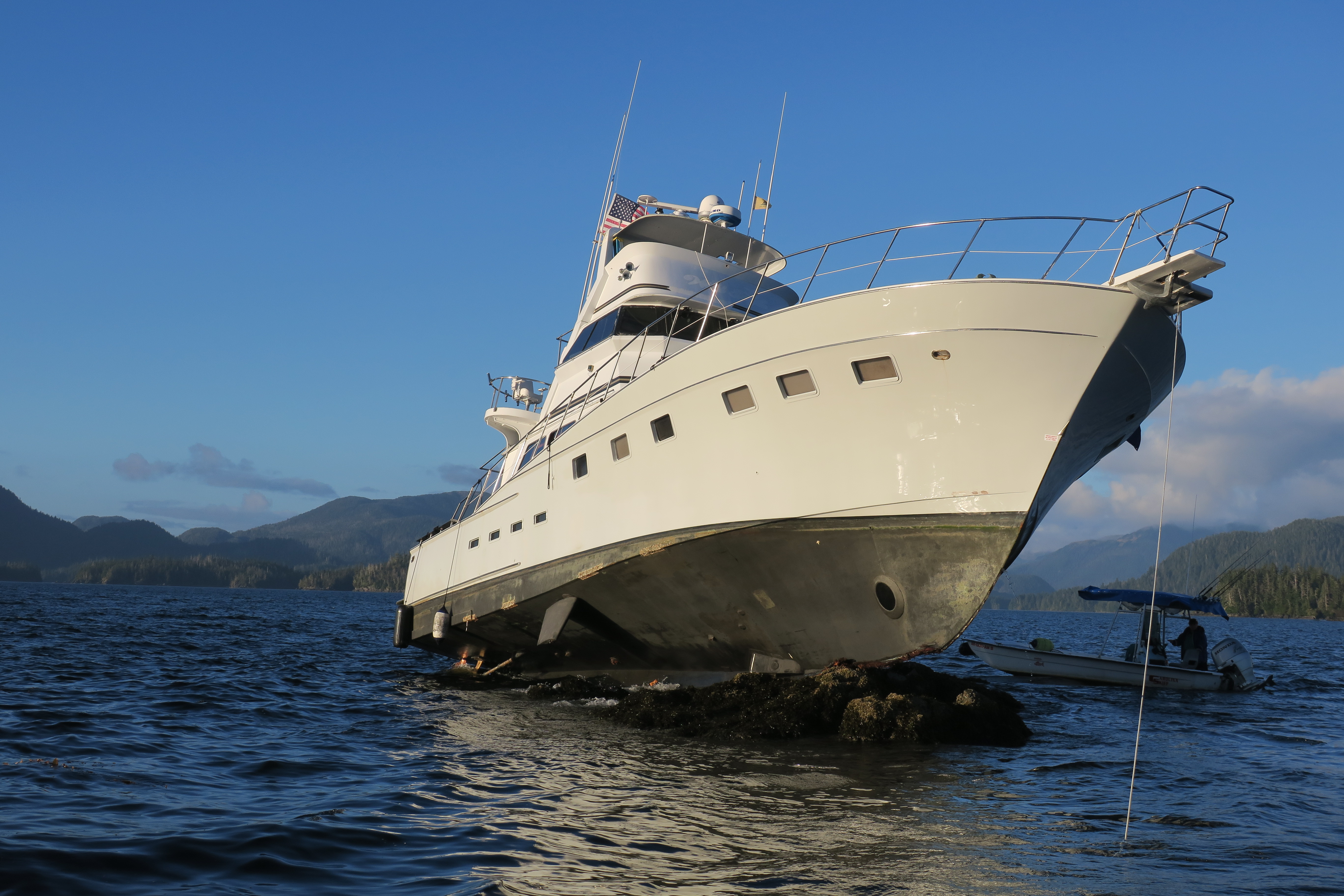 Yacht runs aground during weekend high tide - KCAW