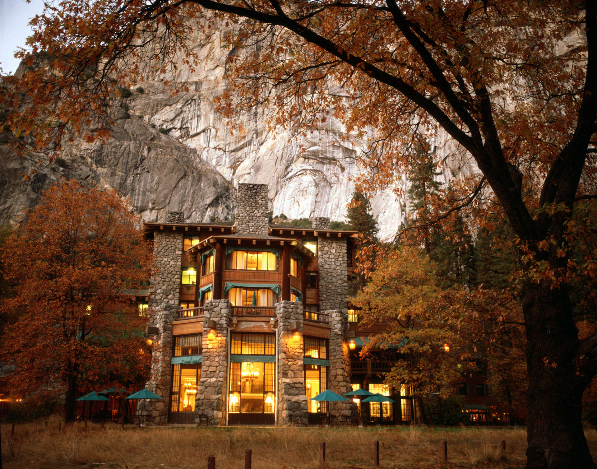 The Ahwahnee Hotel - Luxury Yosemite Lodging - All Roads North