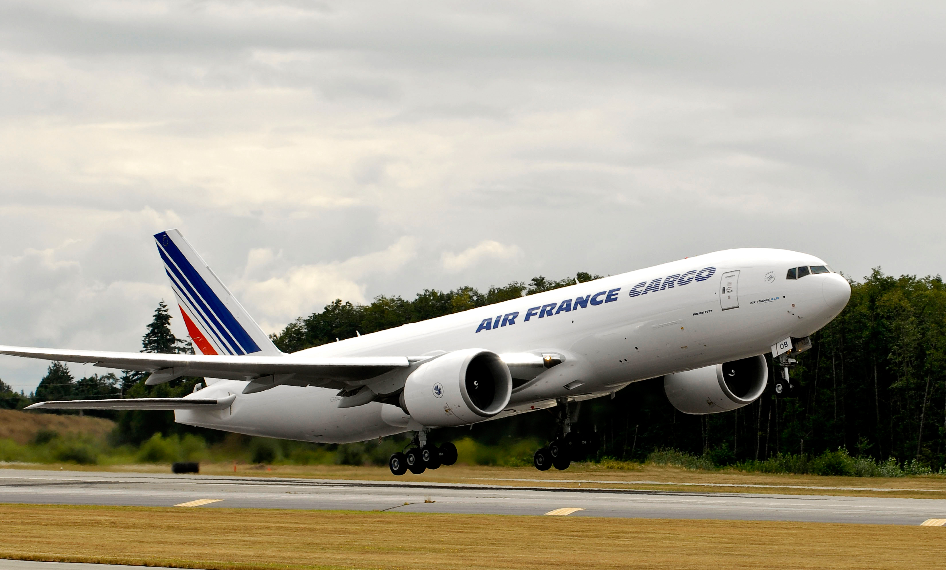 Air France-KLM cargo traffic improving, will profitability follow ...
