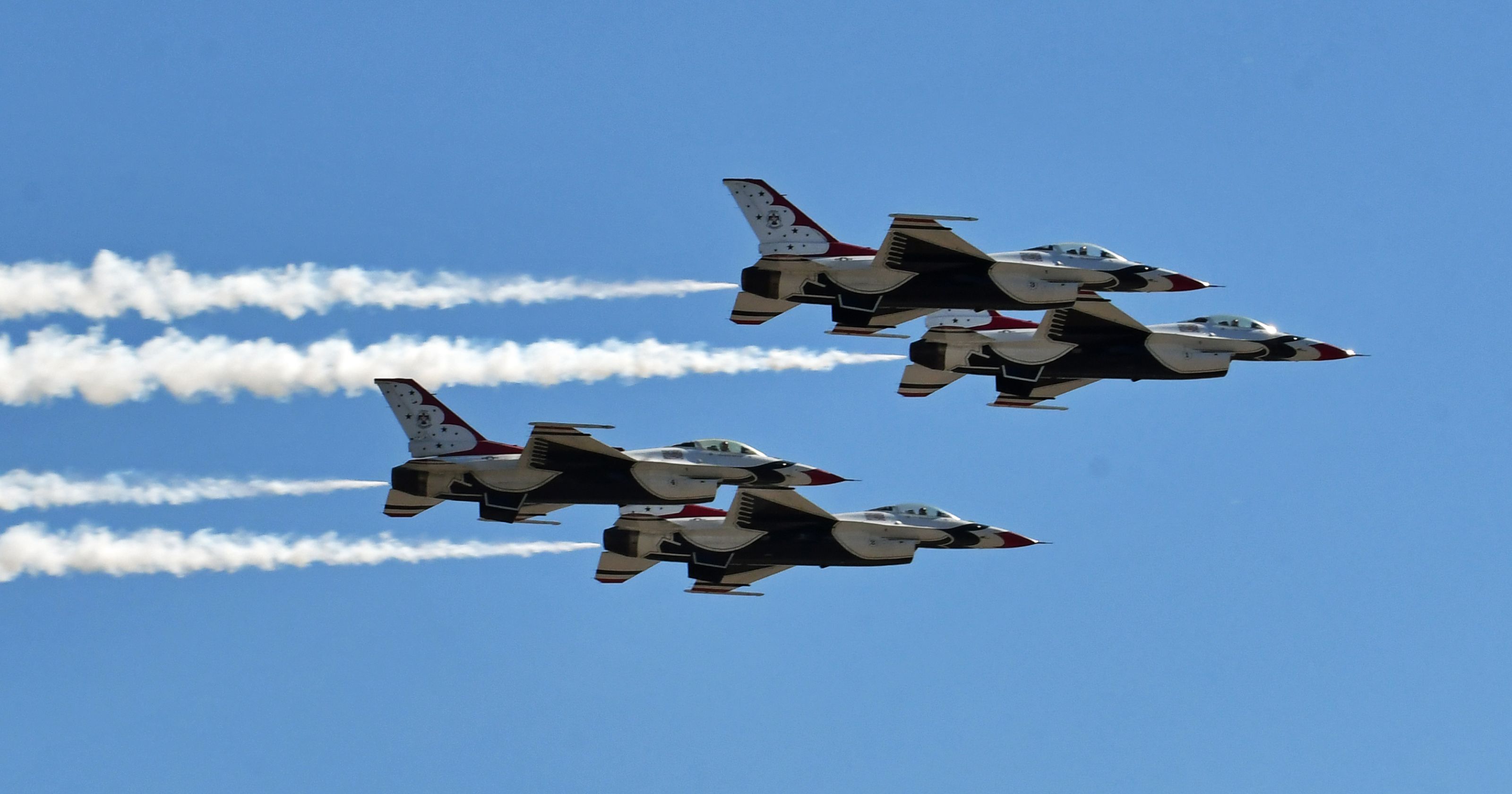 Thunderbirds arrive at Melbourne airport in advance of weekend air show