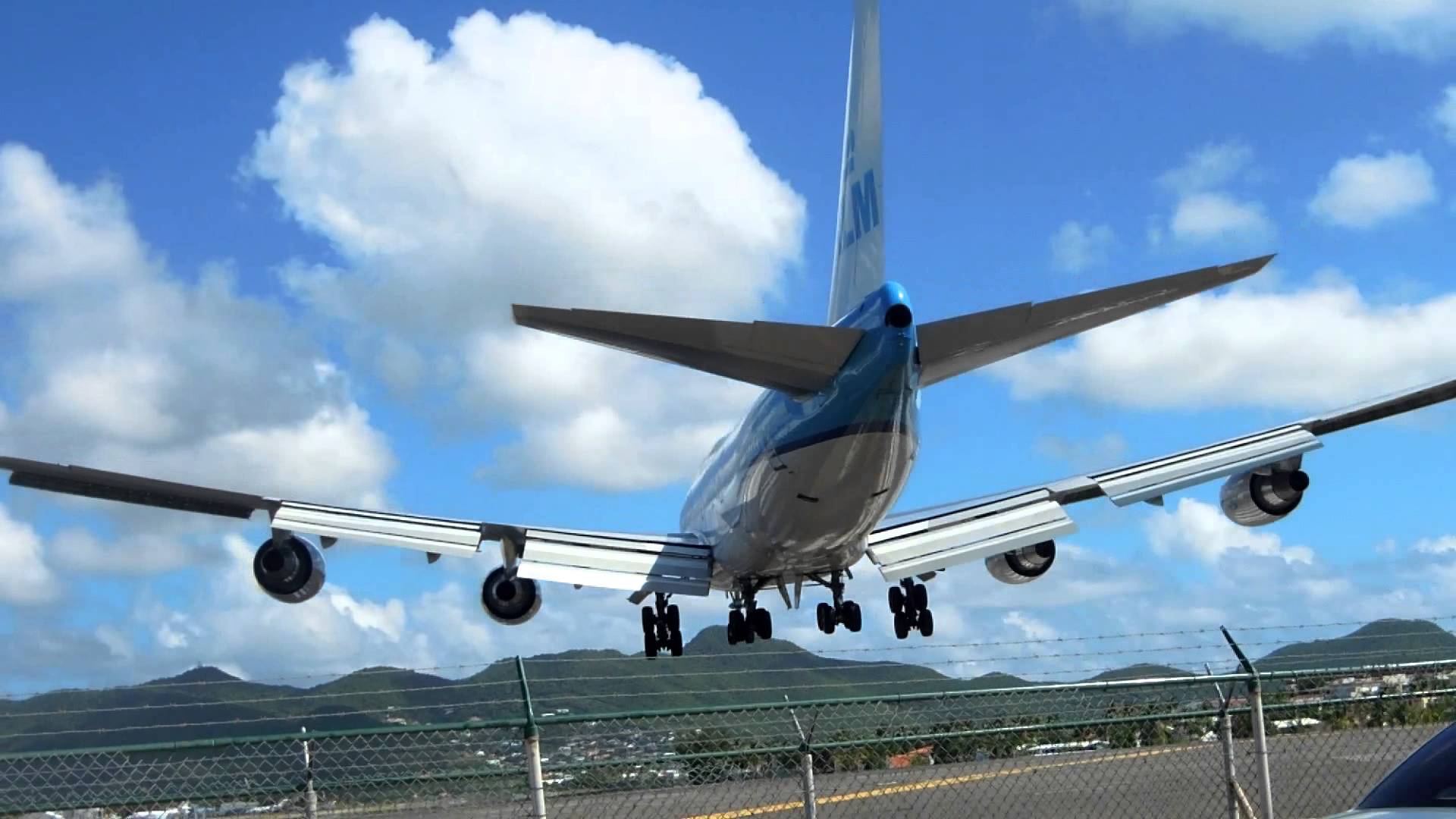 Airplane flying over beach to Airport, St. Maarten. MUST SEE ...