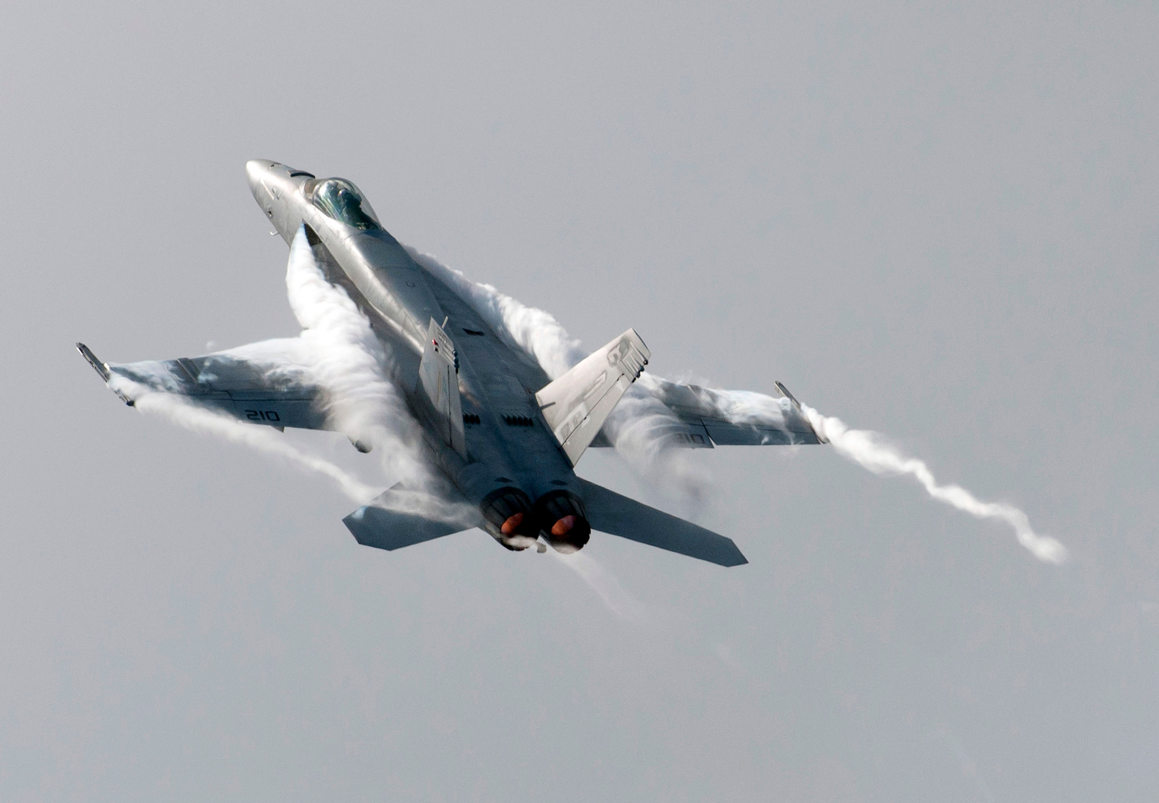 File:US Navy 110606-N-DR144-314 An F-A-18E Super Hornet assigned to ...