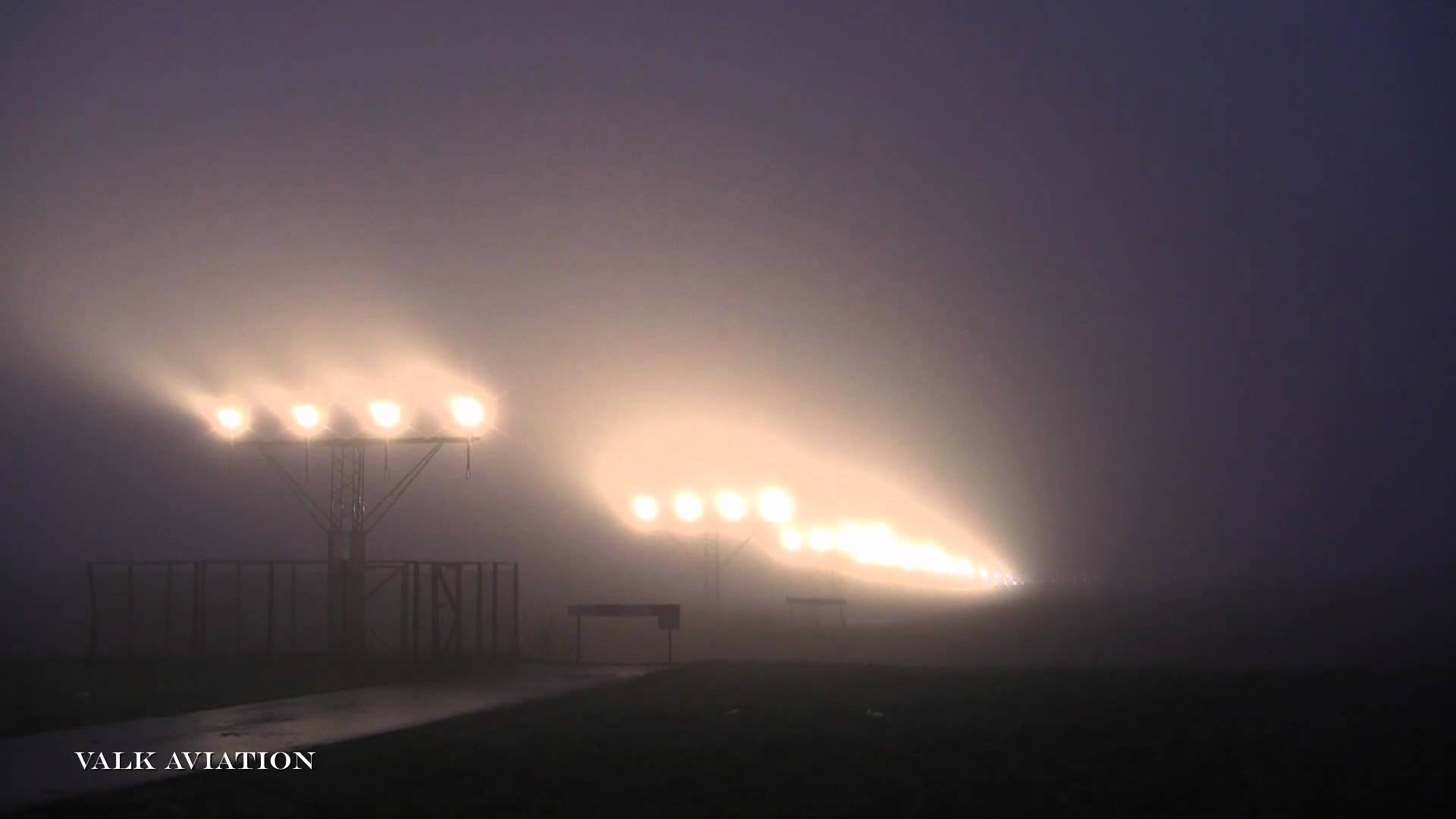 Dense Fog Landings at Amsterdam Airport - YouTube