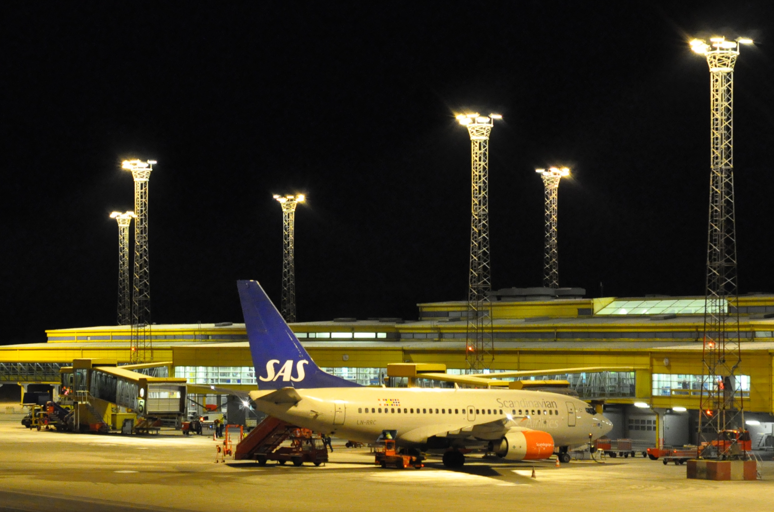 File:Sturup Airport by night.jpg - Wikimedia Commons