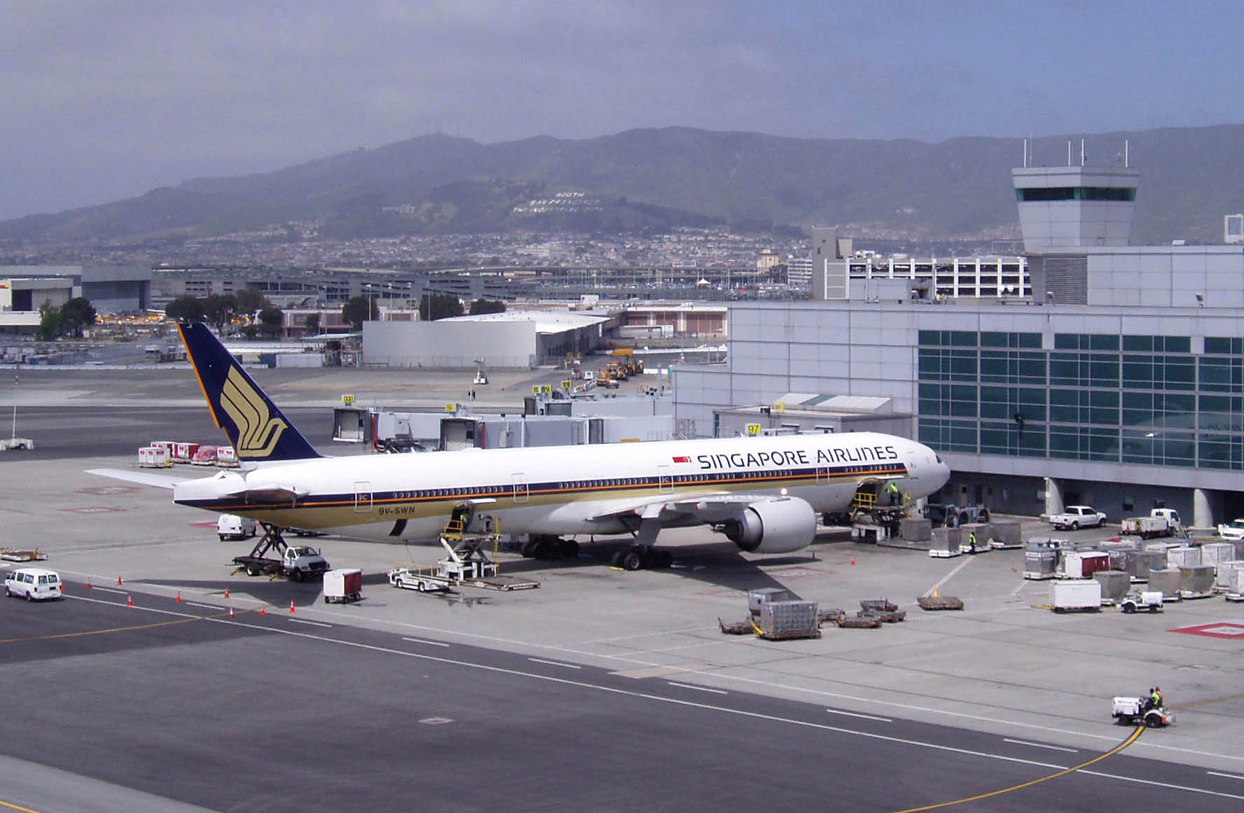 File:San Francisco Airport view (5604812245).jpg - Wikimedia Commons