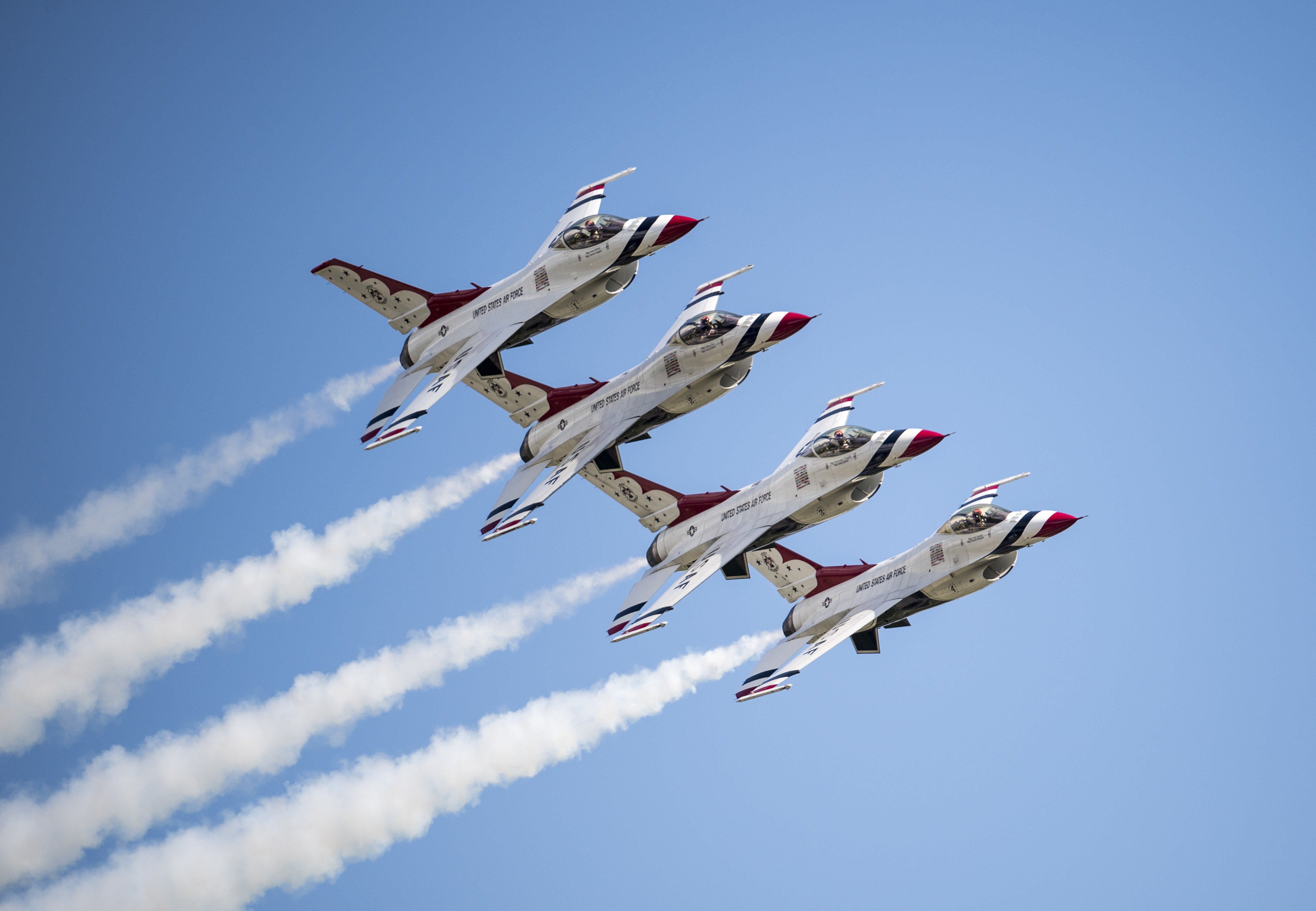 Thunderbird aircraft mishap at air show > U.S. Air Force > Article ...