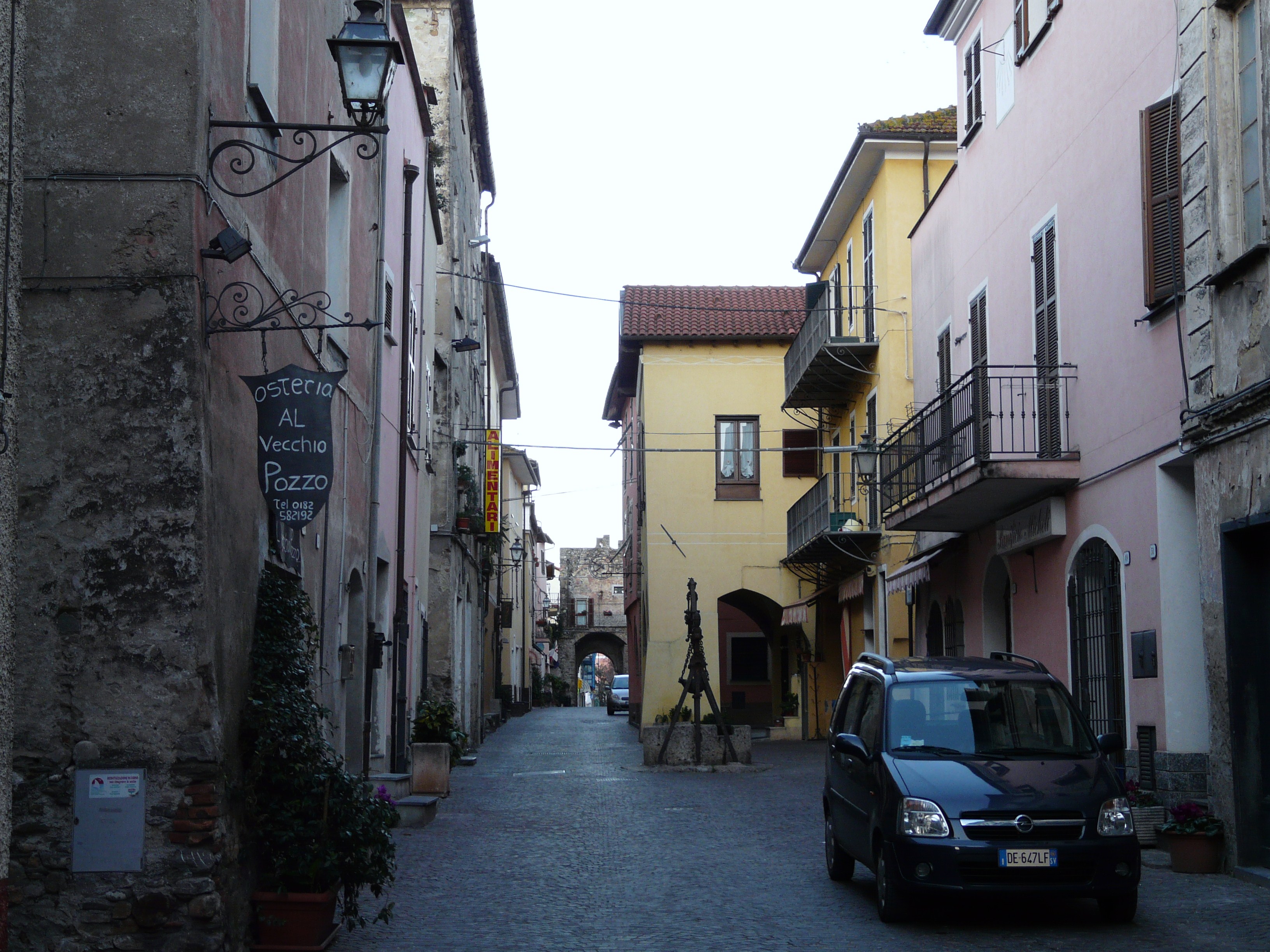 File:Villanova d'Albenga-centro storico1.jpg - Wikimedia Commons