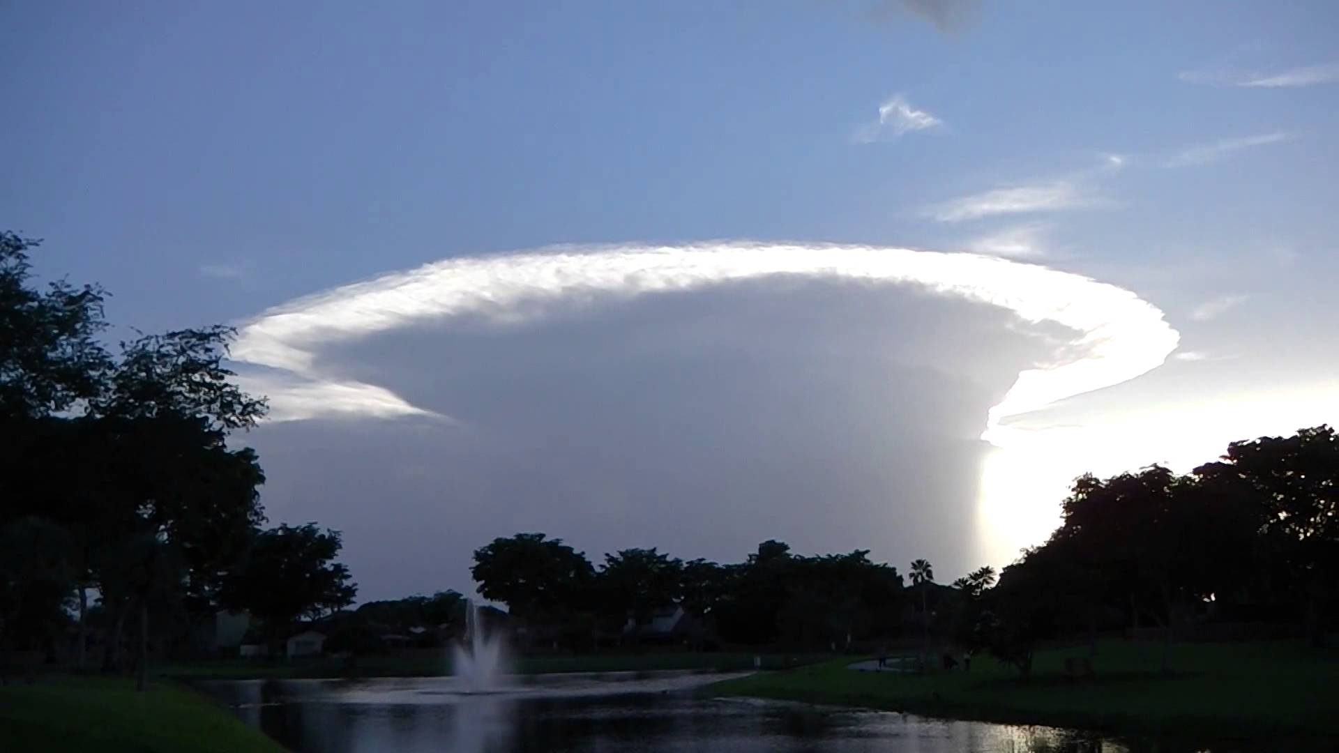 Alien MOTHERSHIP Cloud Formation/Nuke Cloud - YouTube