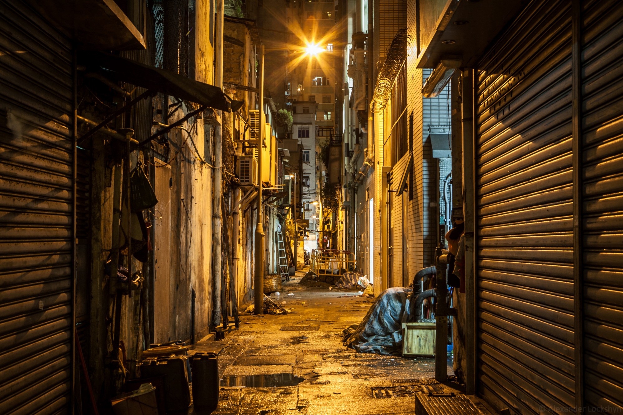 Hong Kong Alleyways – High Tech Low Life – Medium