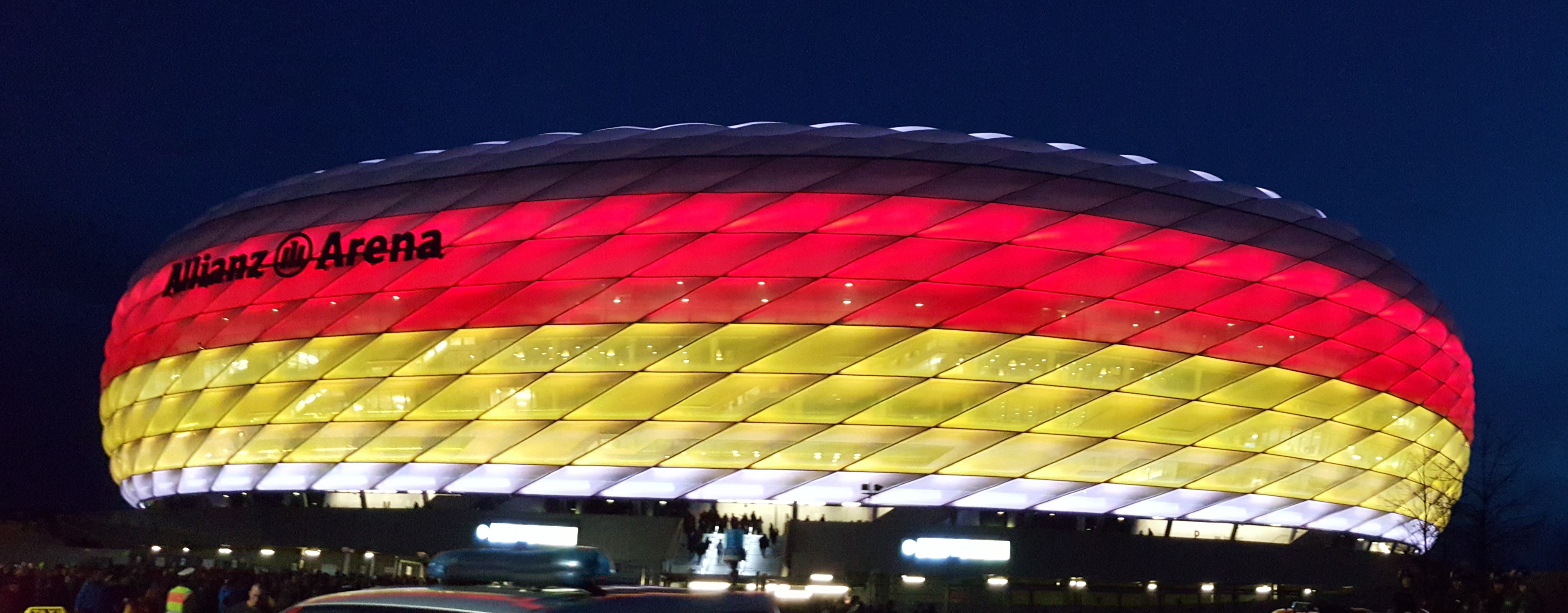 File:München — Allianz Arena — Illumination während des Länderspiels ...