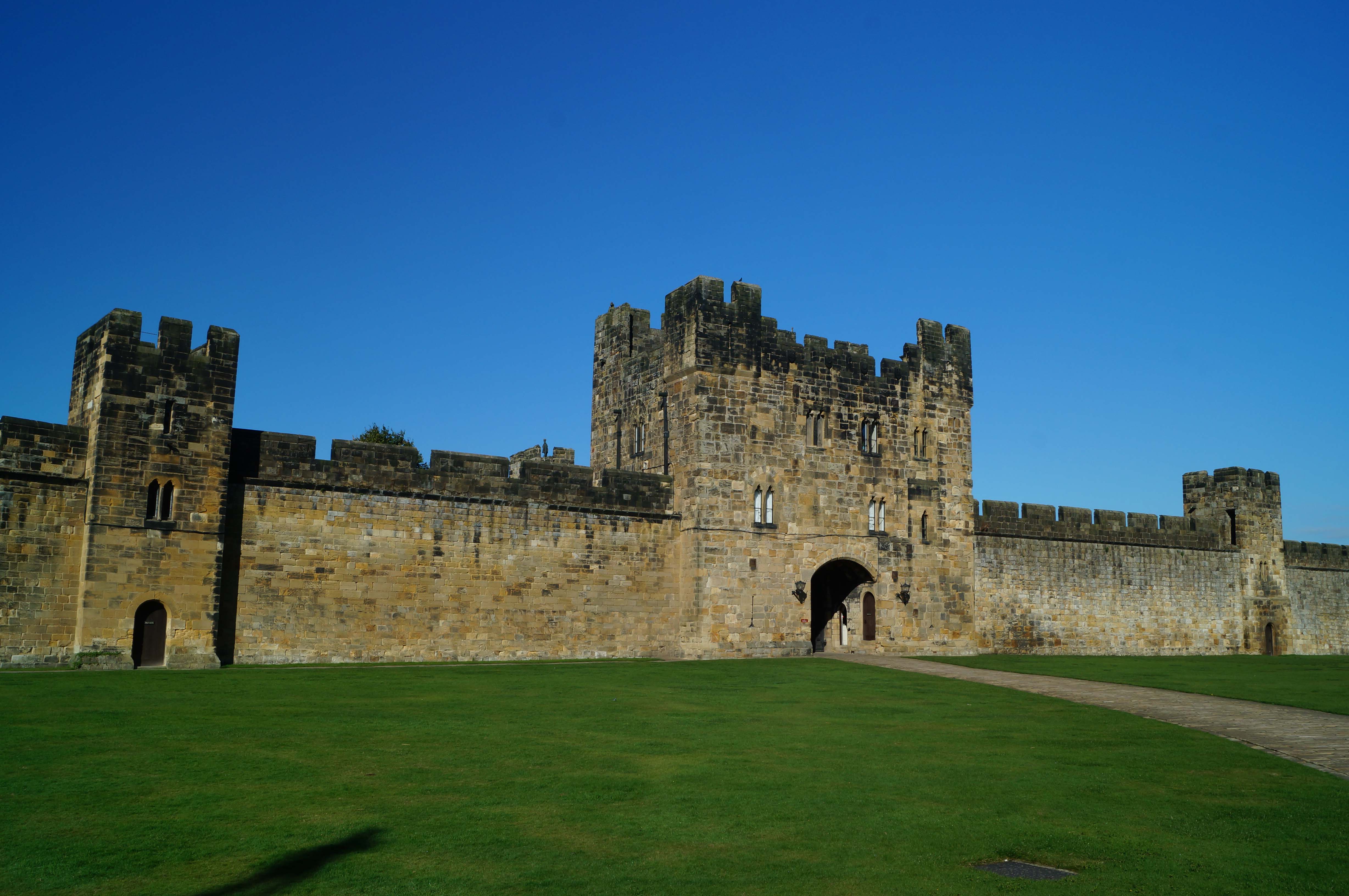 Alnwick Castle and the Alnwick Town Defences | North East England ...