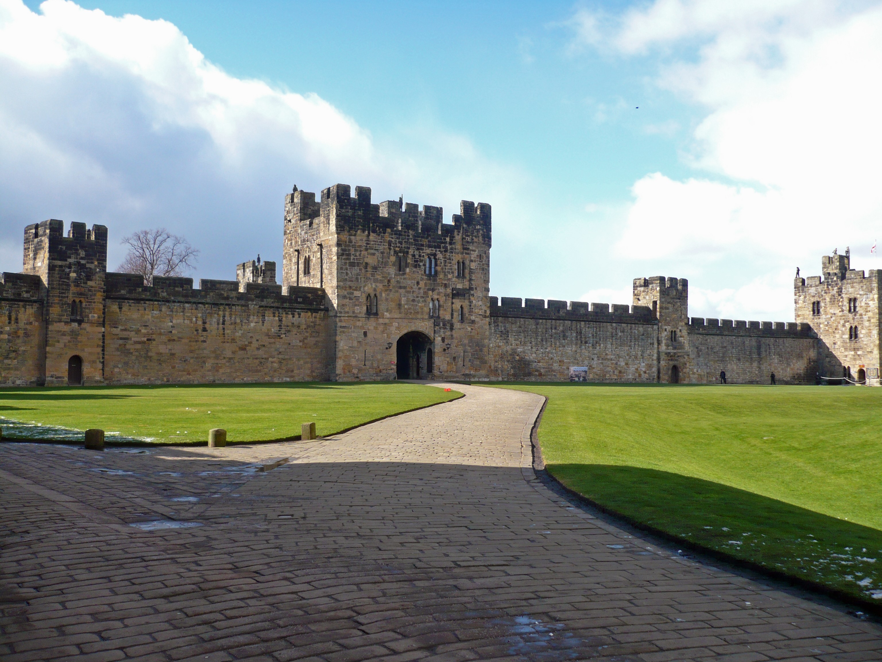 Medieval: Alnwick Castle Sky Walls Northumberland Desktop Background ...
