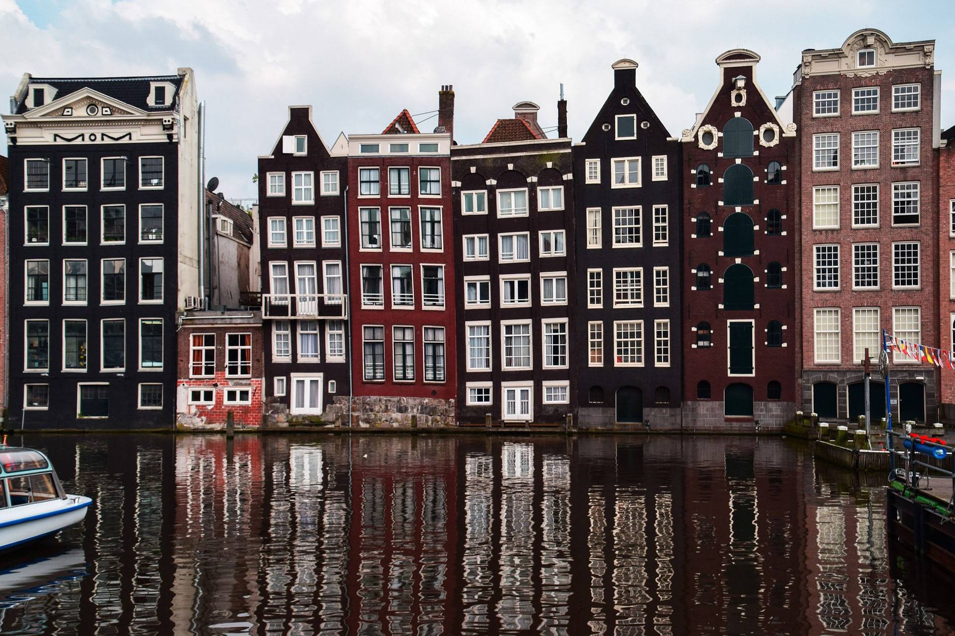 The Canal Houses of Amsterdam - Amsterdam Canal Cruises