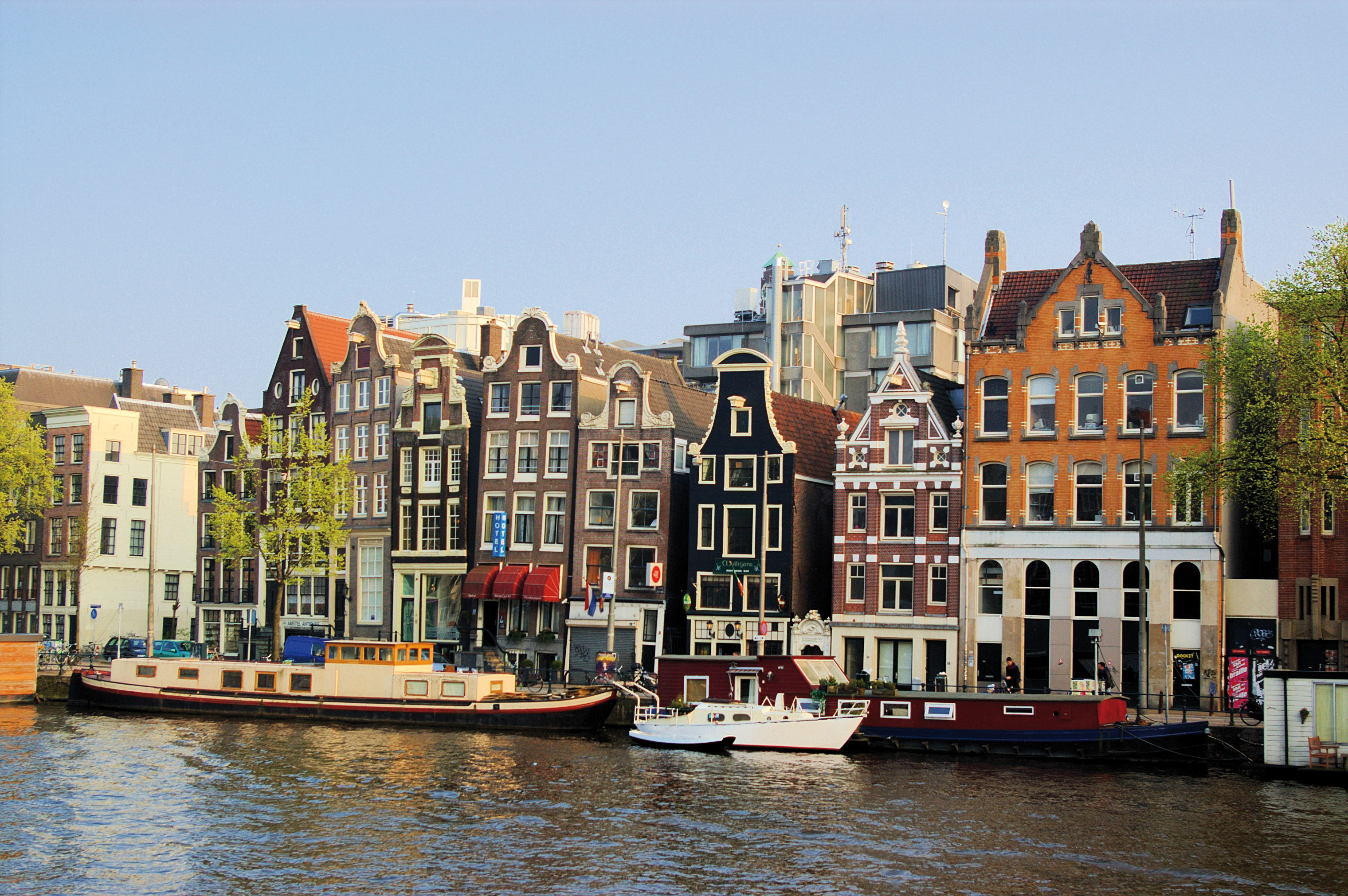 MEININGER hotels in Amsterdam: central, modern, affordable