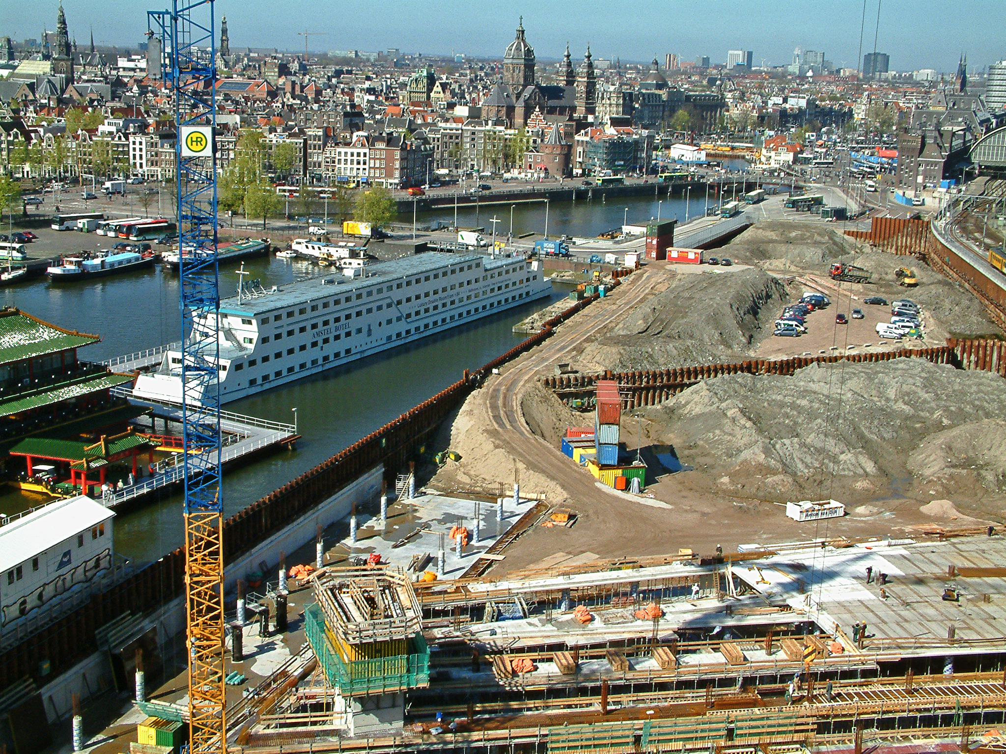 File:Photo-cityscape-constructionssite-Amsterdam-Oosterdok-2005-high ...
