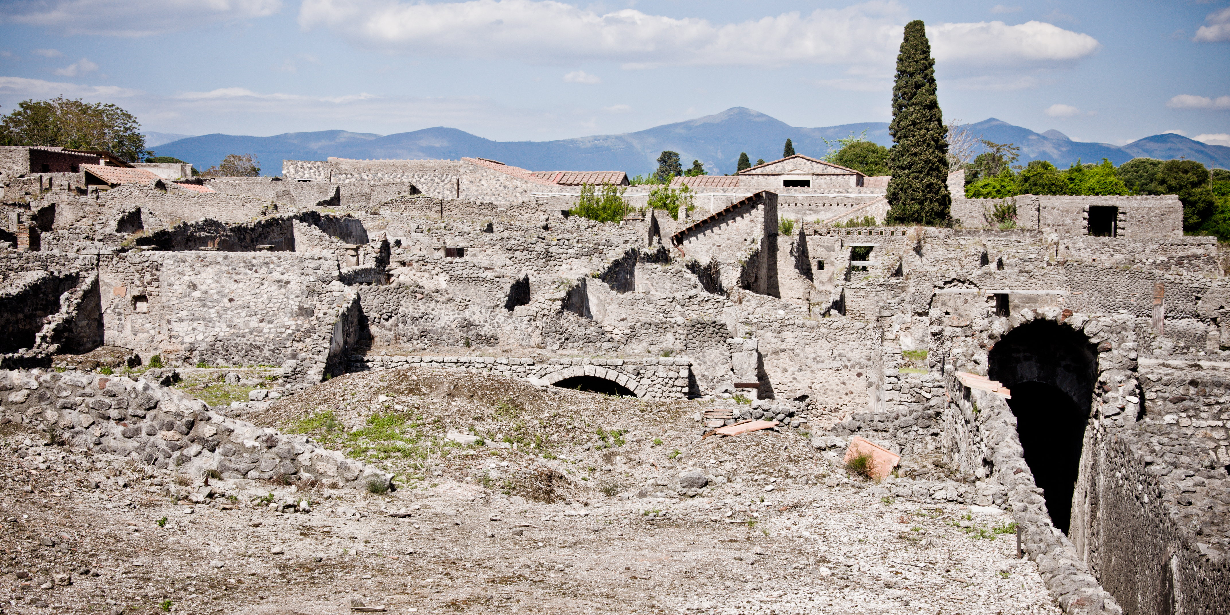 Ancient roman city of pompeii photo