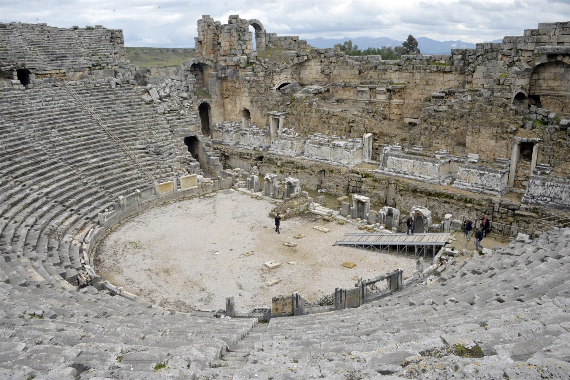 Ancient theater in Perge to be restored