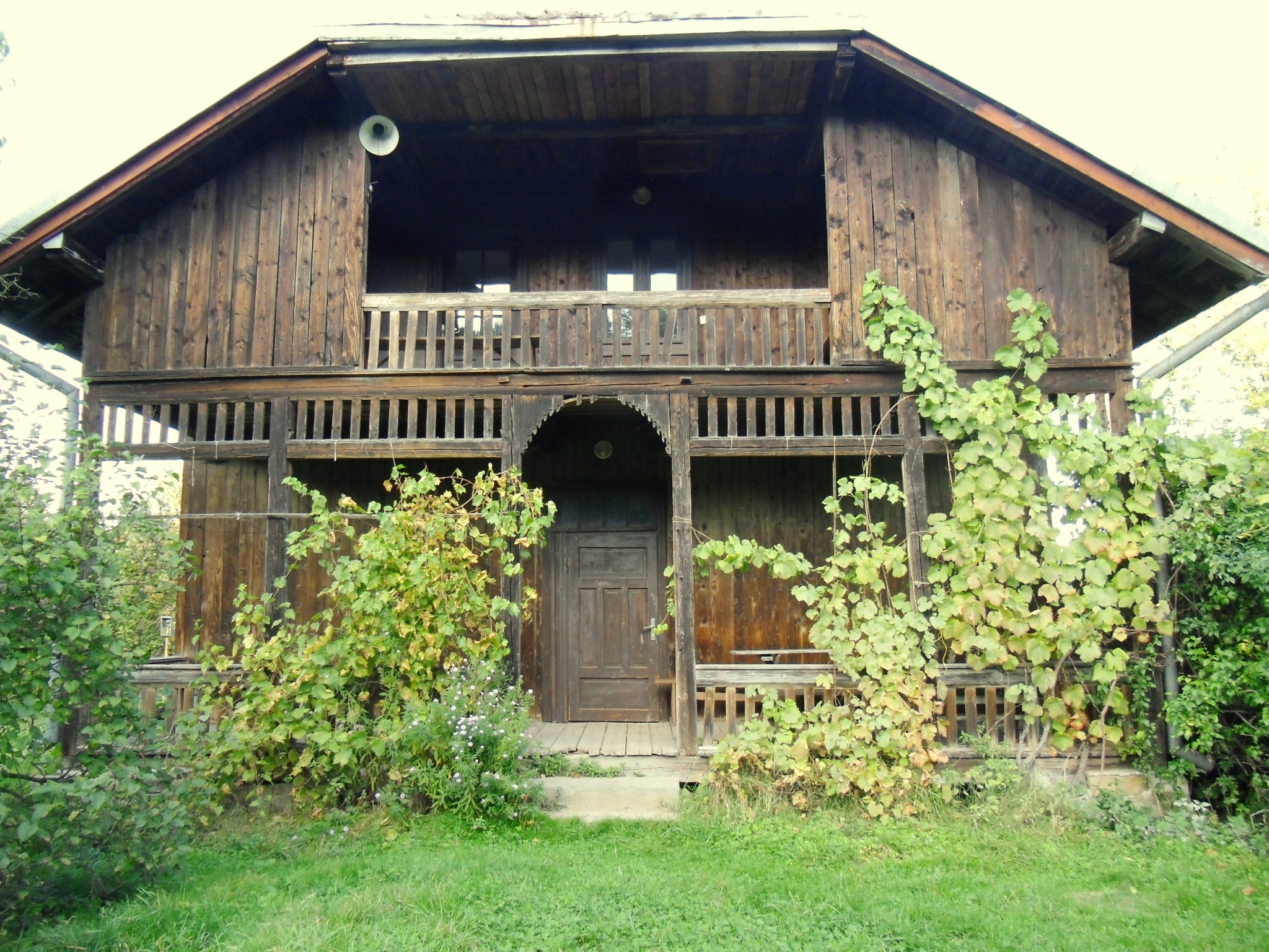File:Ancient wooden house in the village Dubyna.JPG - Wikimedia Commons