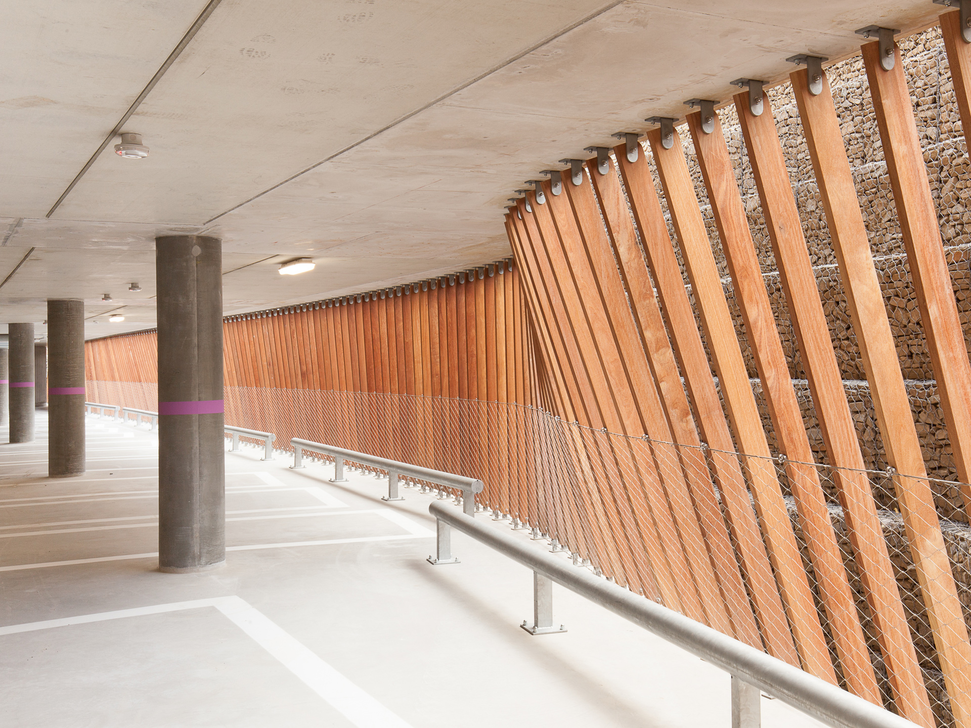 Modulo and dJGA carve a canyon for a meandering parking garage ...