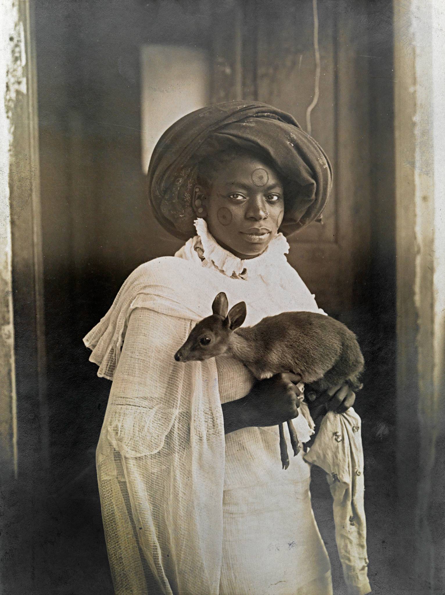 Yarr.me - Zanzibar Girl with Dik-dik, anno 1908
