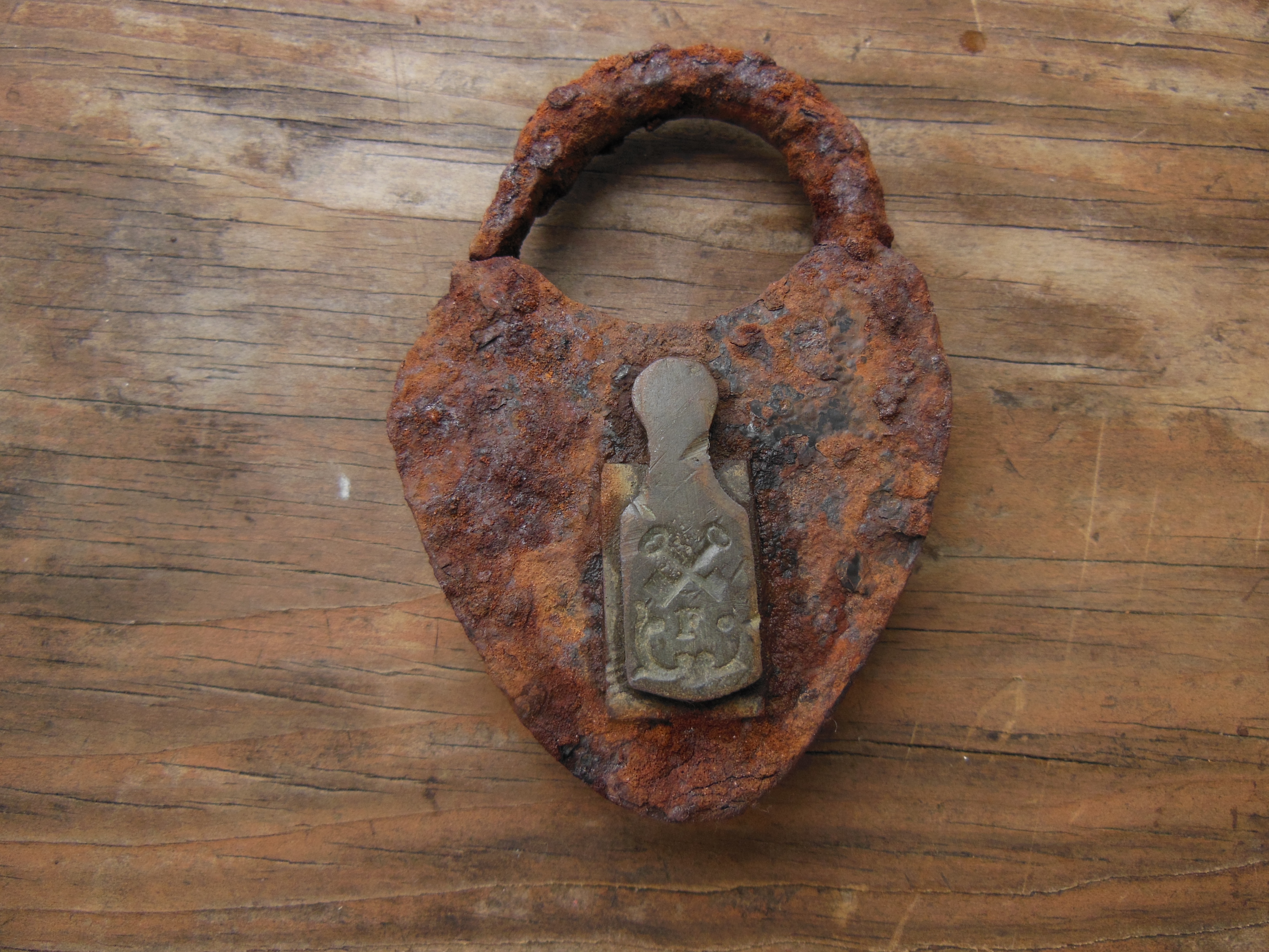 Antique padlock? Plz identify