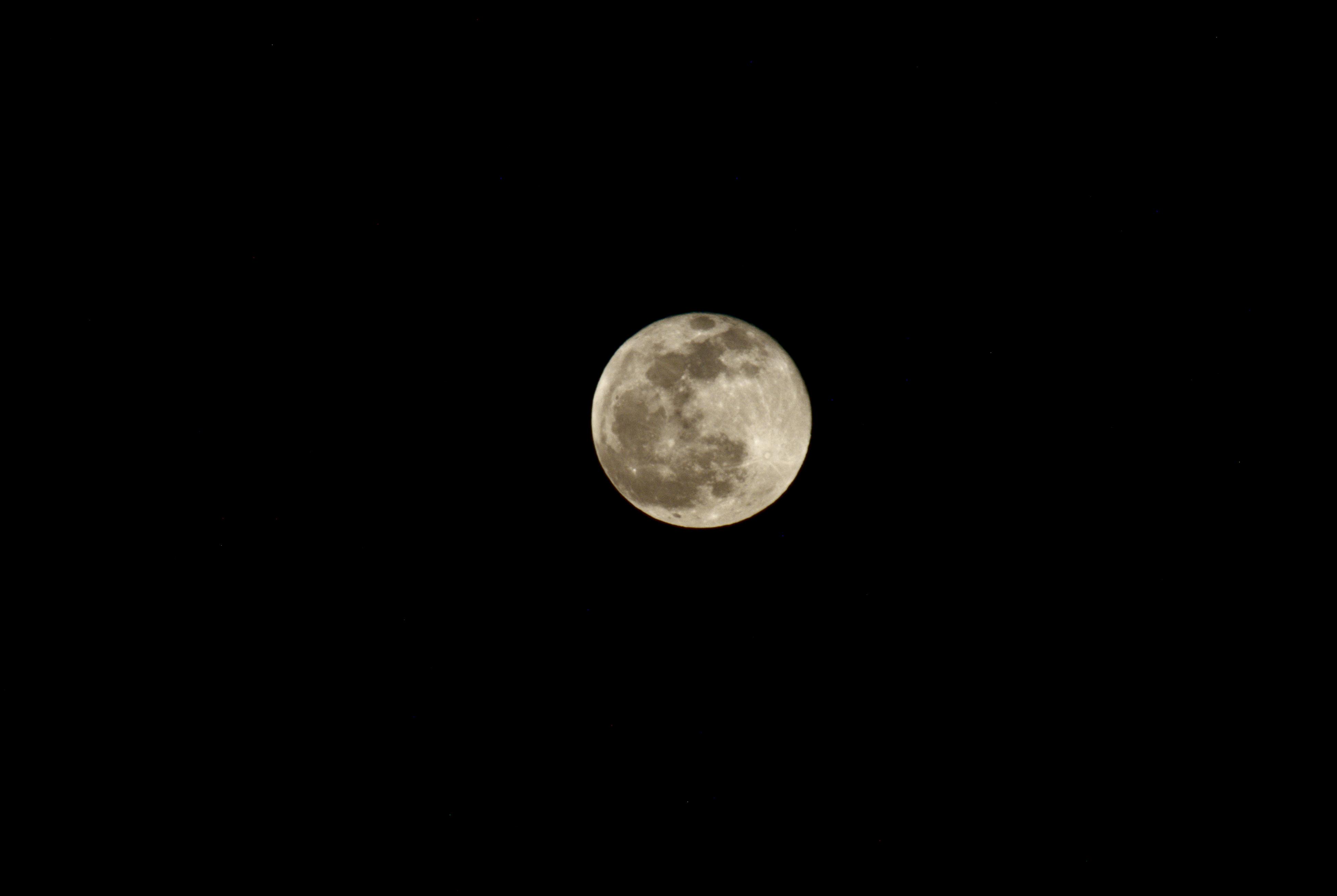 April full moon photo